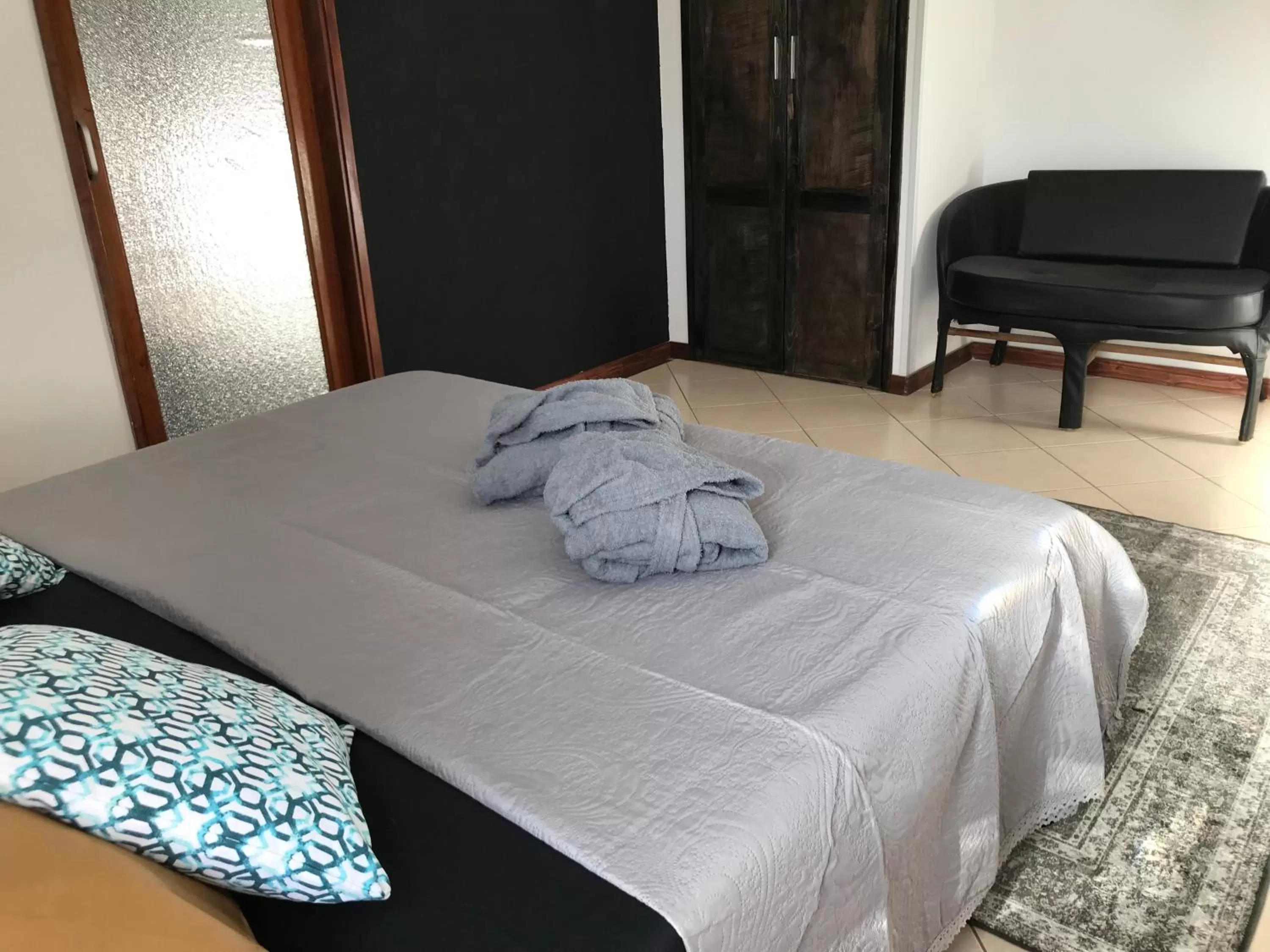 Bedroom, Bed in Blue eagle