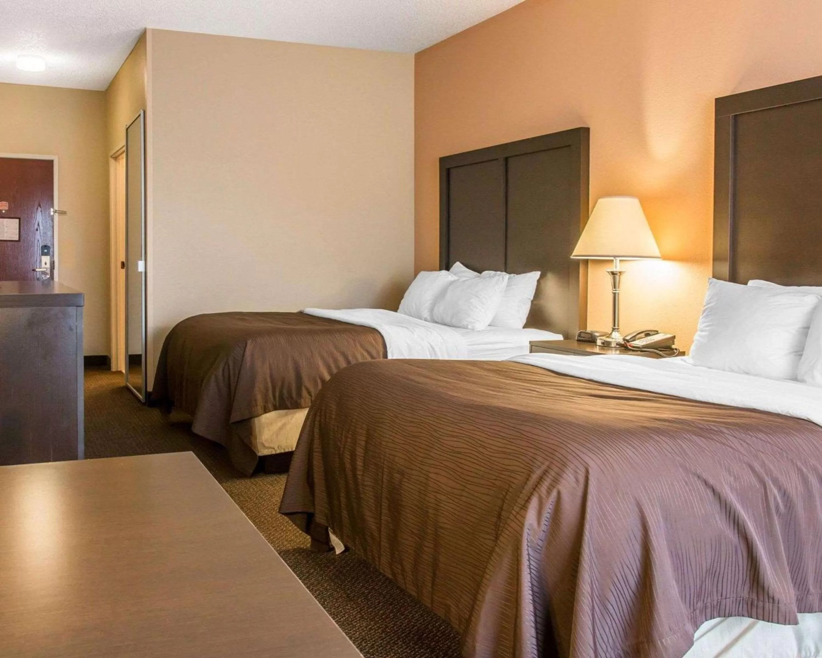 Photo of the whole room, Bed in Quality Inn & Suites Niles