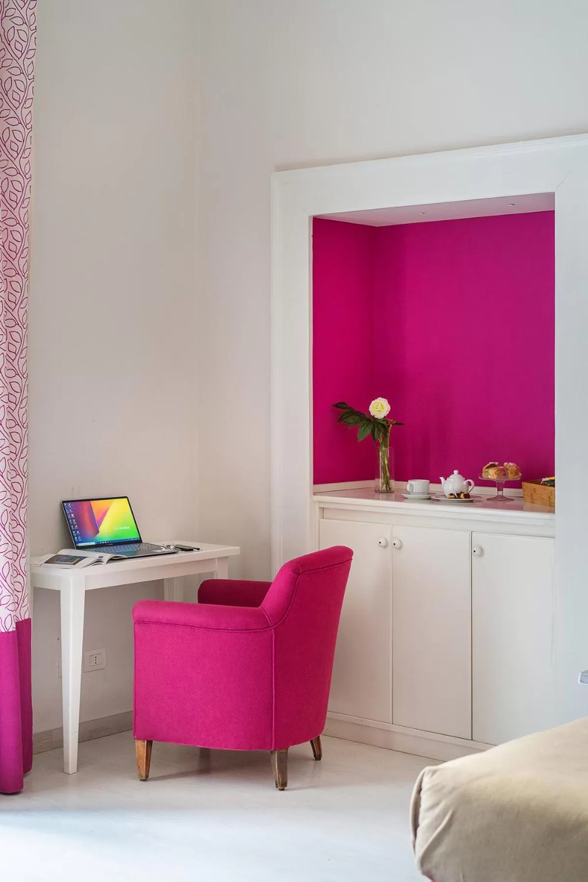 Seating area in Palazzo Scaramellino