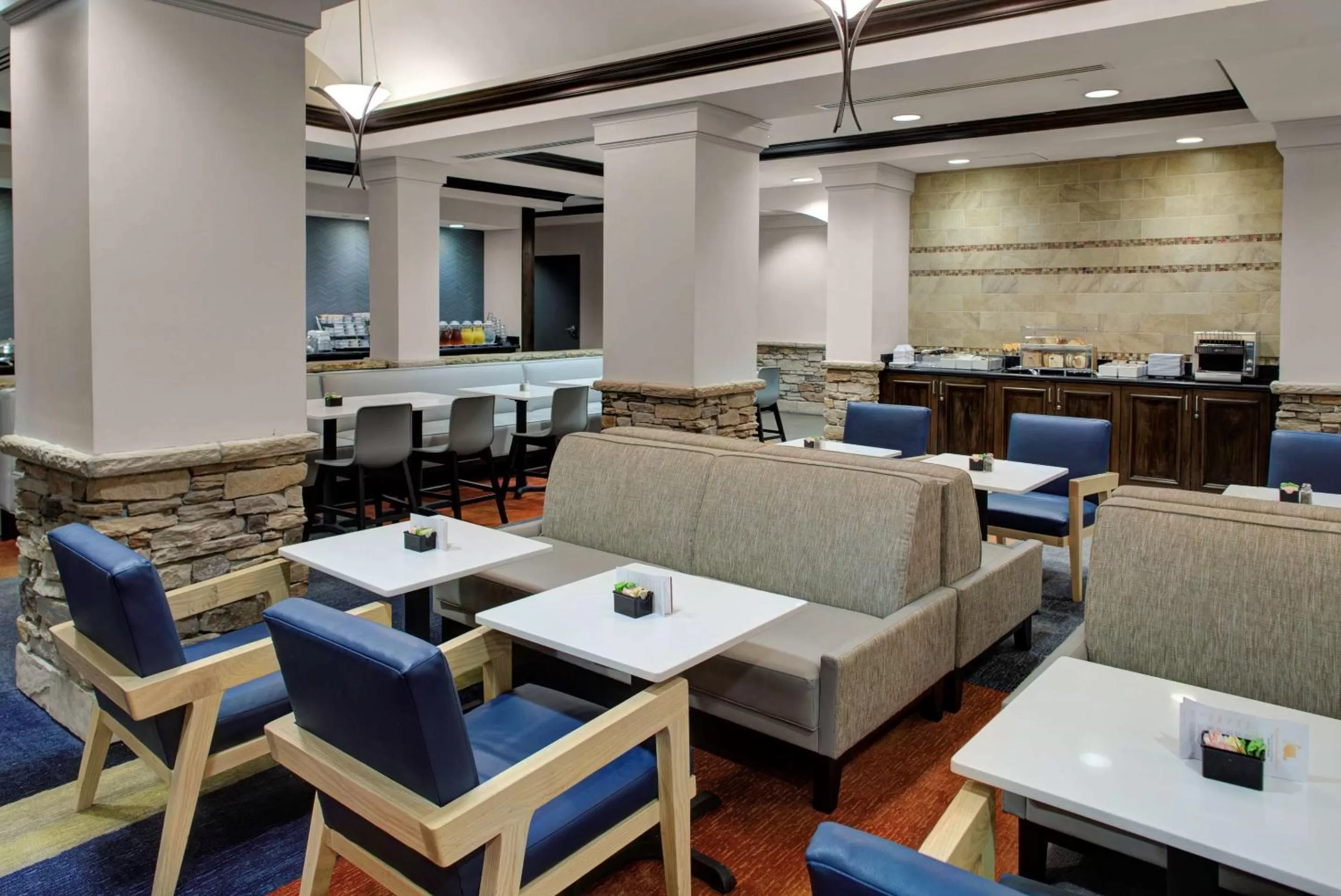 Restaurant/places to eat in Hyatt House Sterling/Dulles Airport North