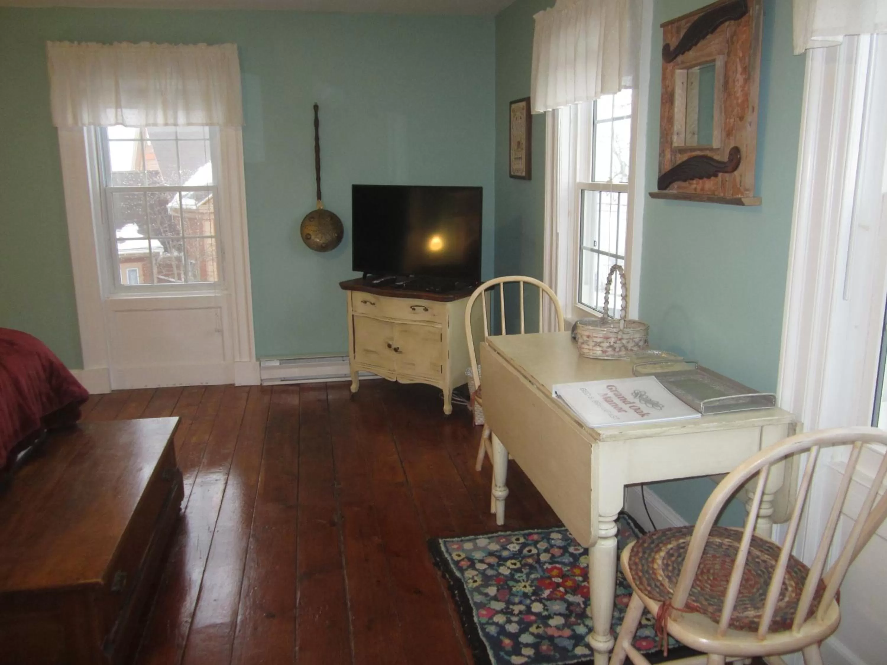 Photo of the whole room in Grand Oak Manor Bed and Breakfast