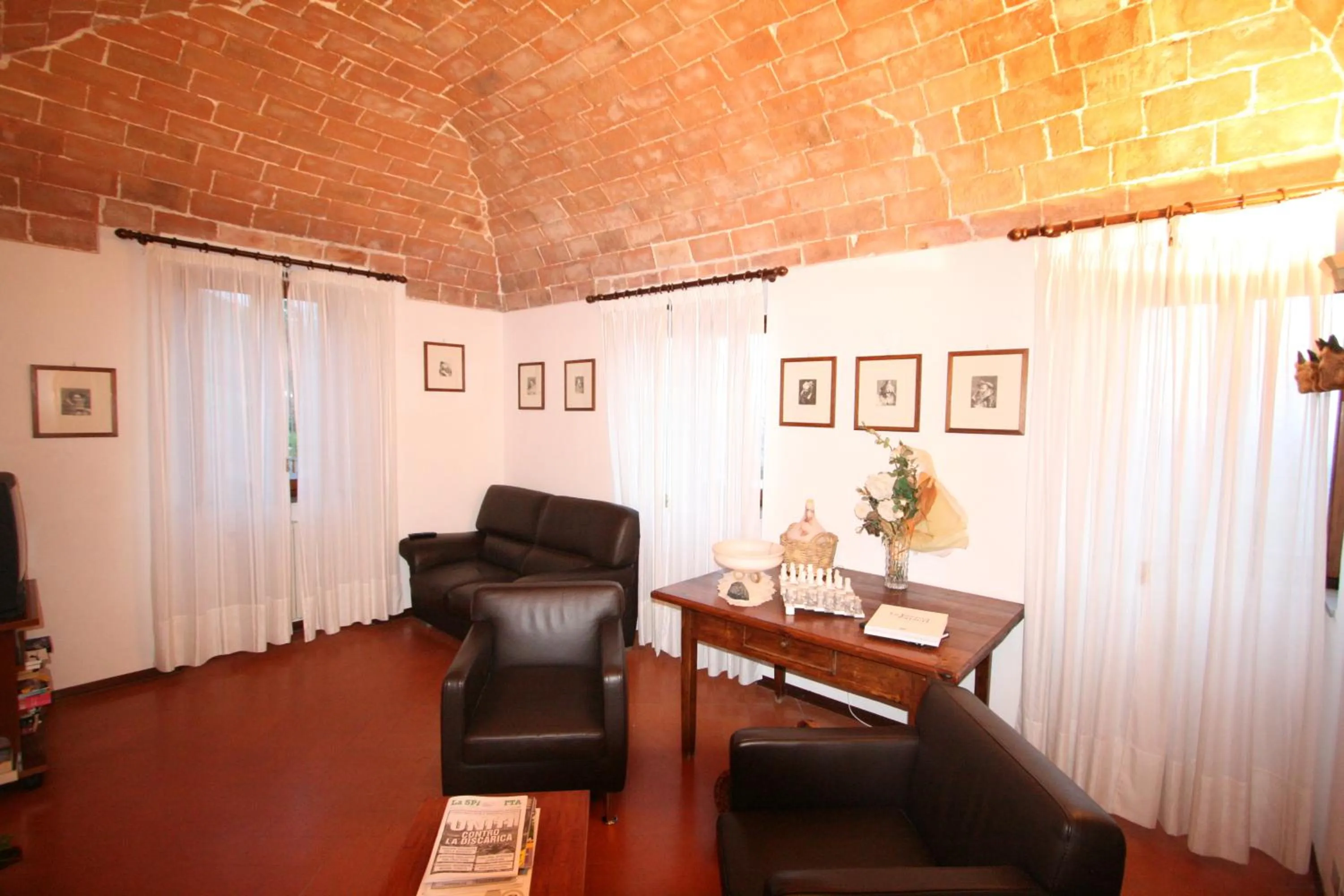 Communal lounge/ TV room in Villa Nencini