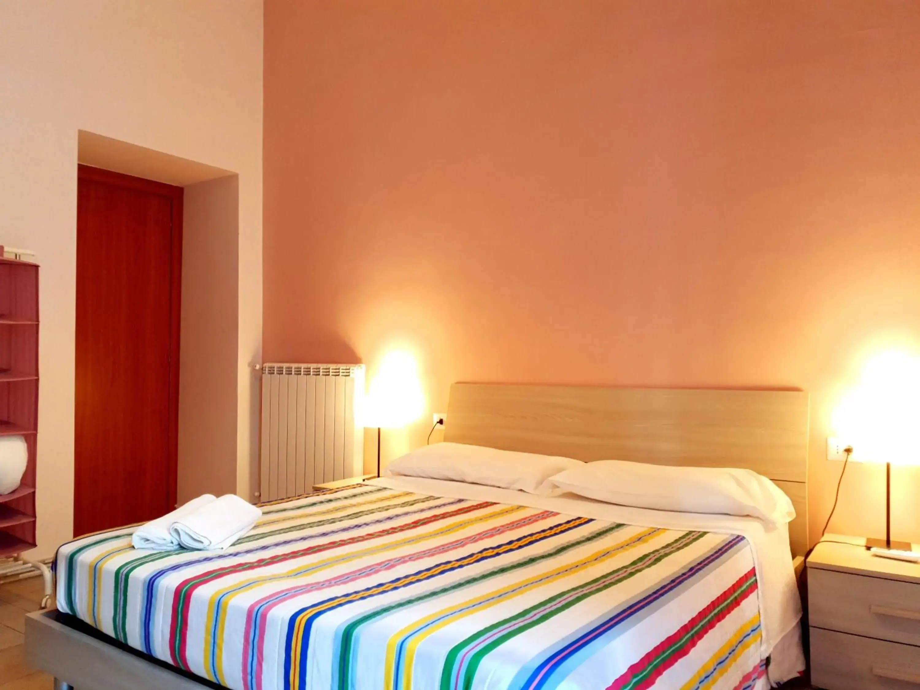 Single Room with Private Bathroom in Hostel Mancini Naples Single Room with Private Bathroom in Hostel Mancini Naples