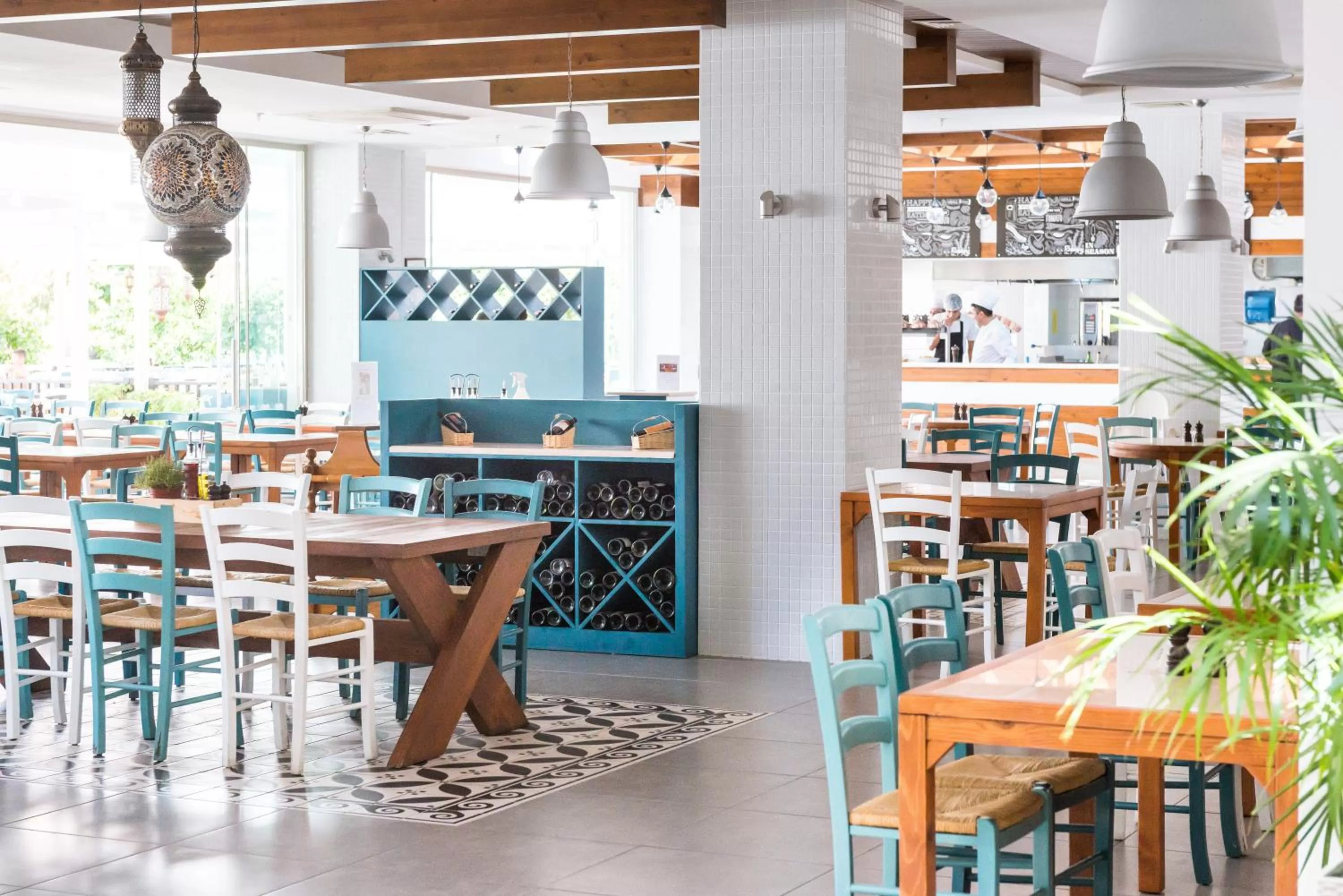 Restaurant/places to eat in Barut B Suites