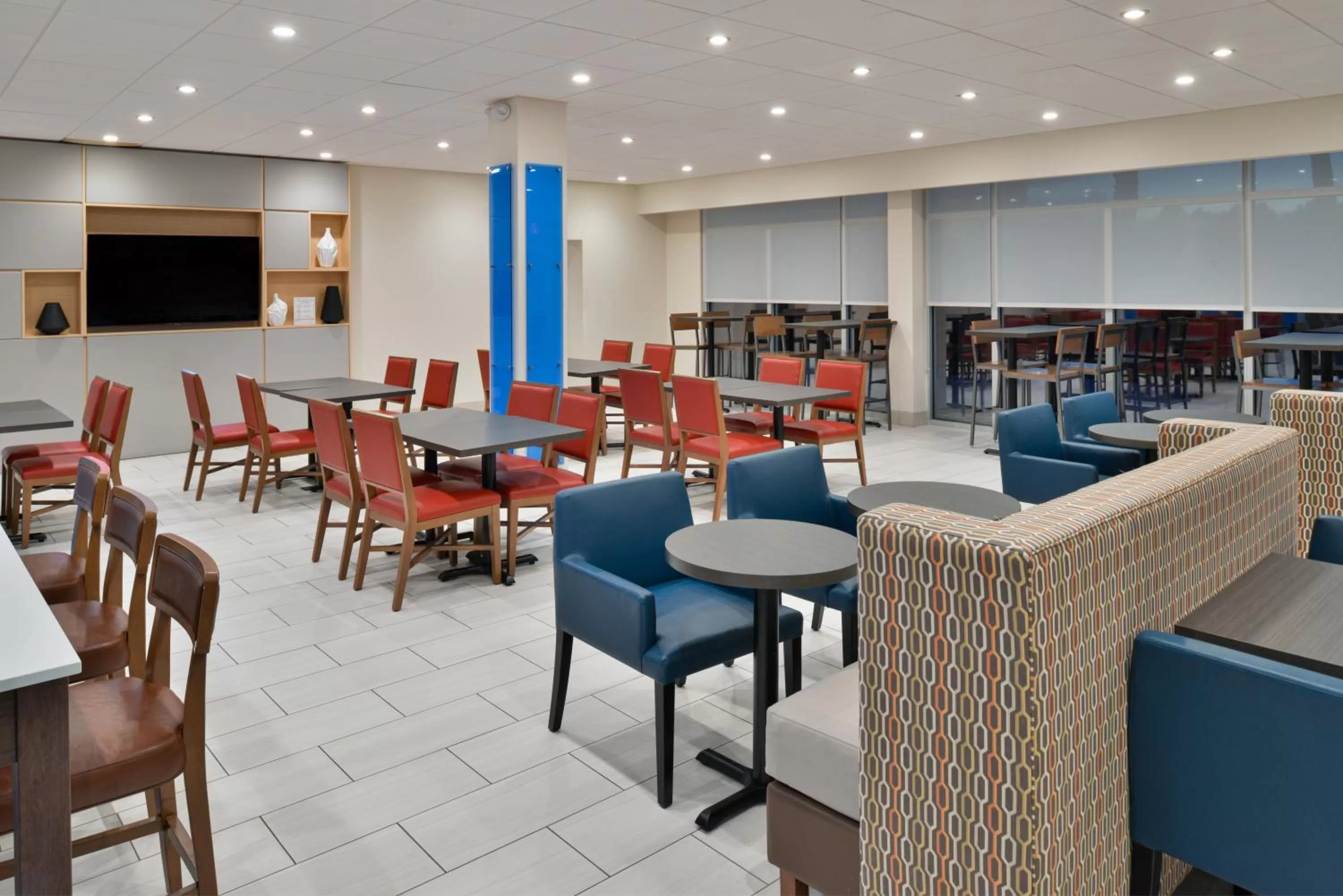 Lobby or reception in Holiday Inn Express Orlando - South Park by IHG