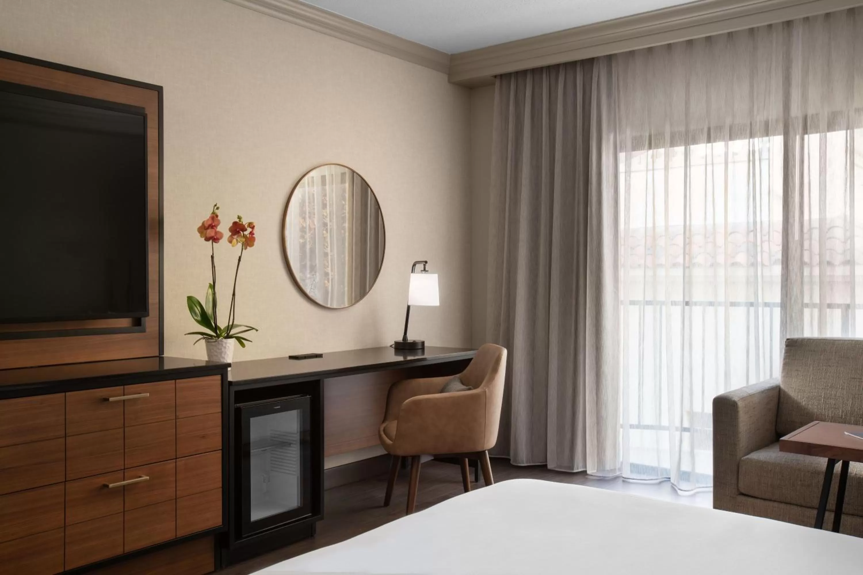 Living room, Bed in Hyatt Regency Westlake