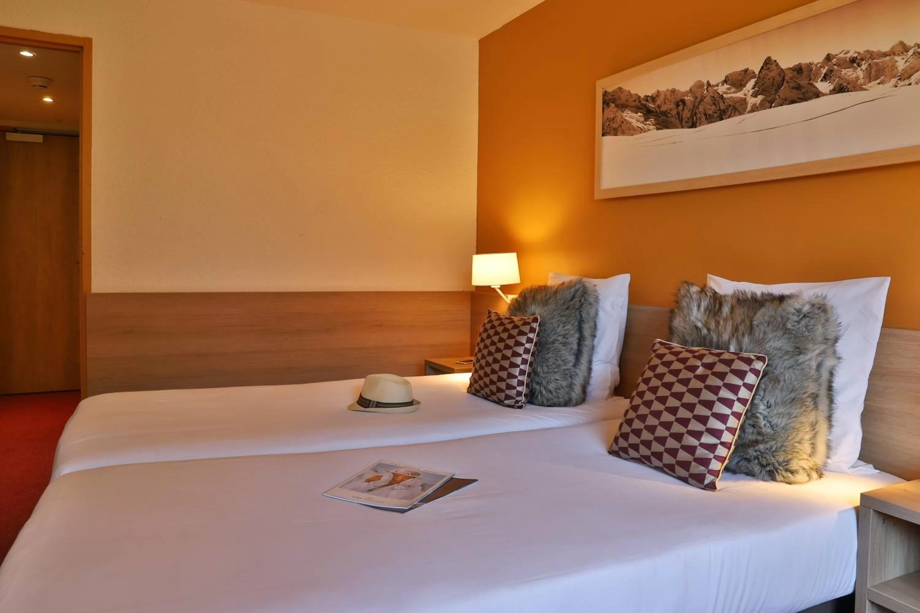 Bedroom, Bed in SOWELL HOTELS Mont Blanc et SPA