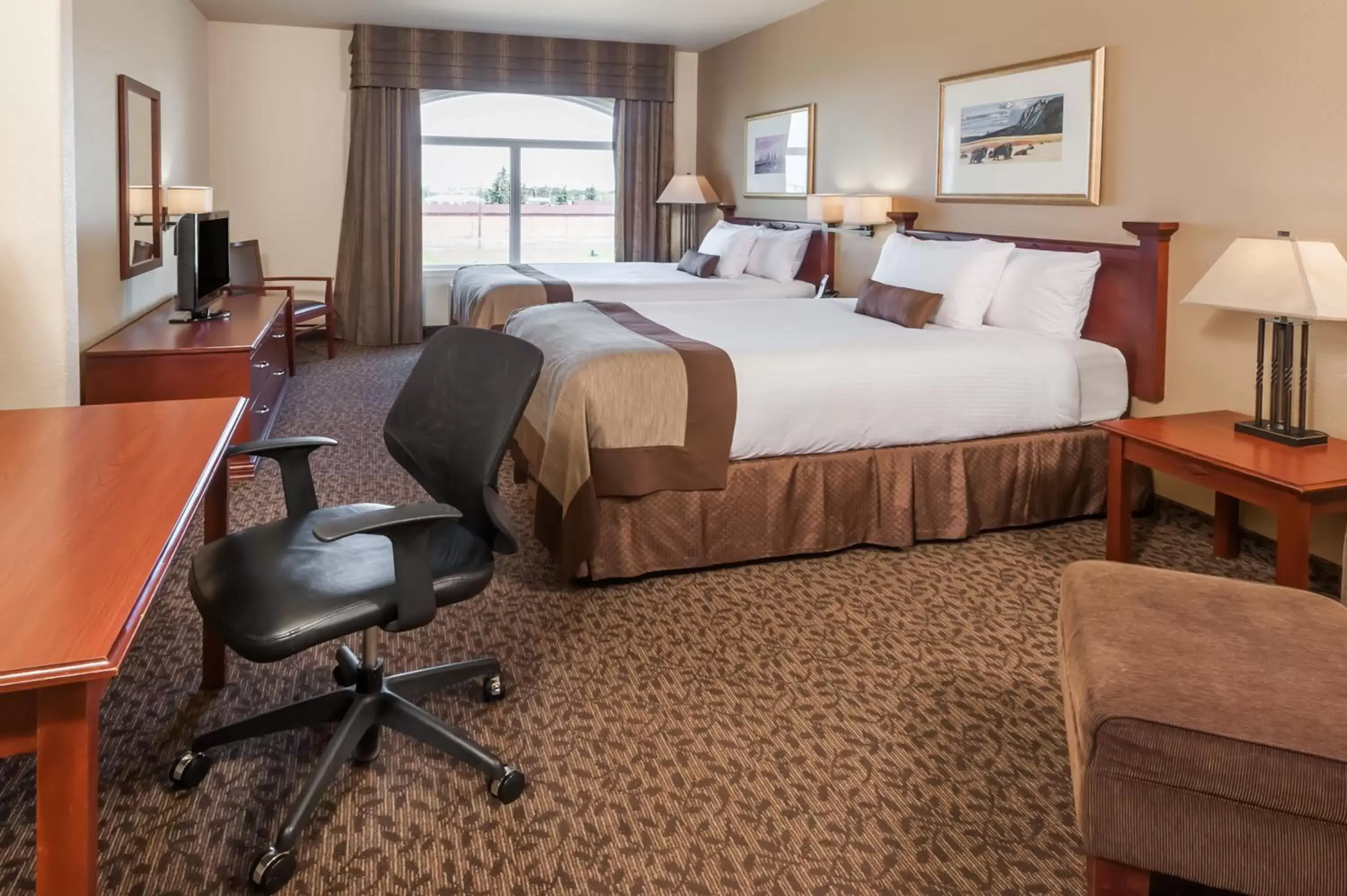 Queen Room with Two Queen Beds in Wingate by Wyndham - Edmonton West Queen Room with Two Queen Beds in Wingate by Wyndham - Edmonton West