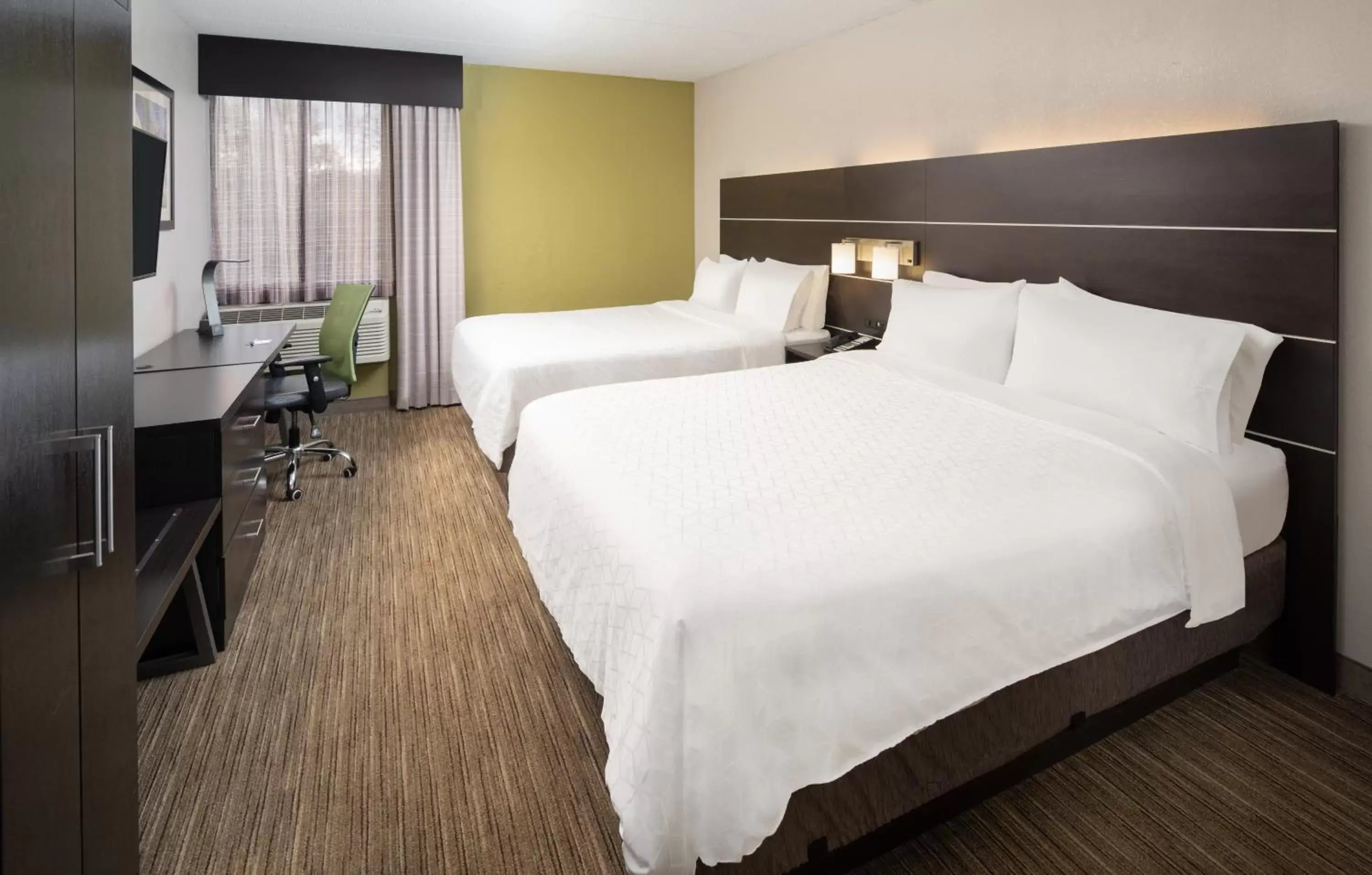Standard Queen Room with Two Queen Beds - Communications Accessible in Holiday Inn Express Rochester - Greece by IHG Standard Queen Room with Two Queen Beds - Communications Accessible in Holiday Inn Express Rochester - Greece by IHG