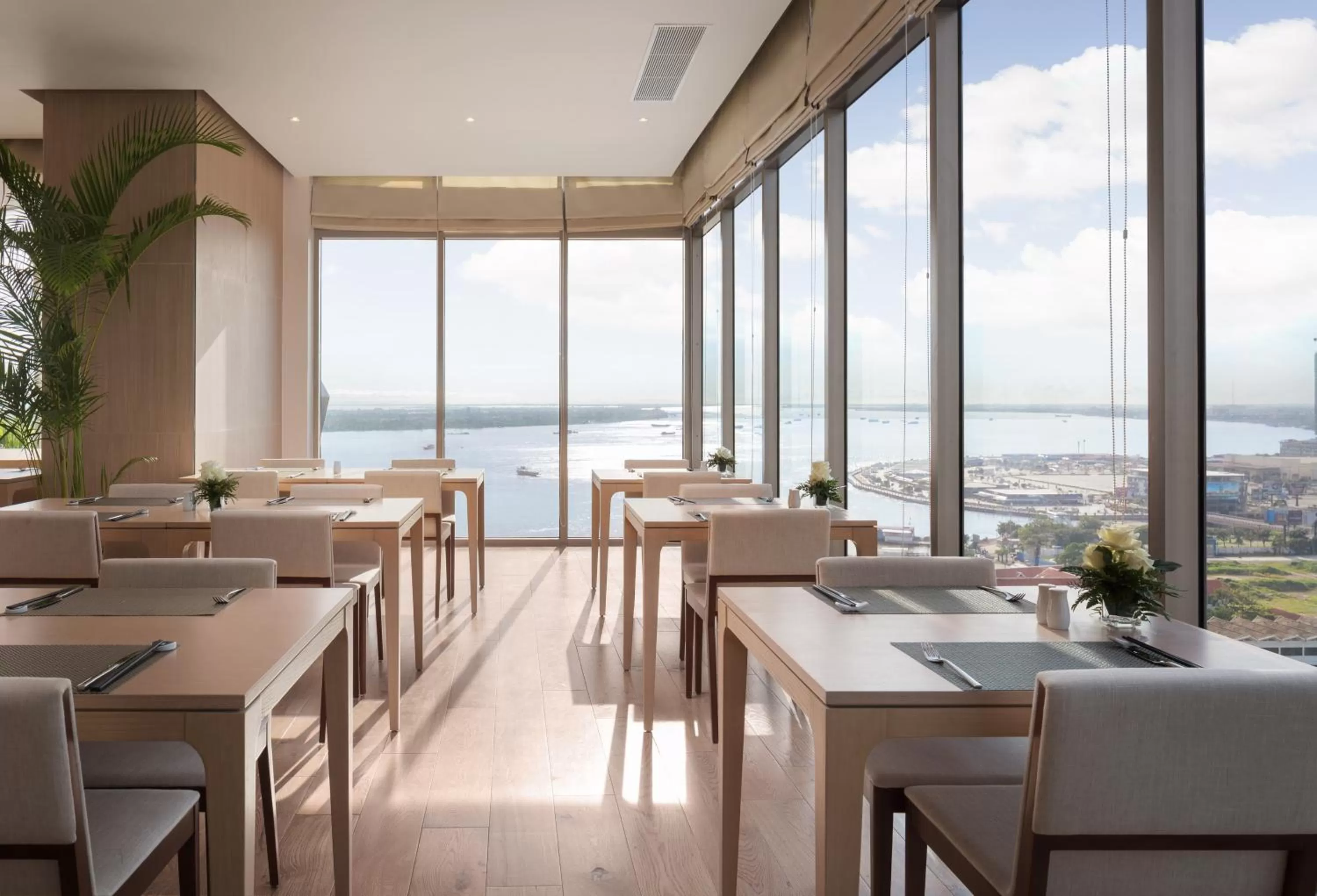 Restaurant/places to eat in Hotel Emion Phnom Penh