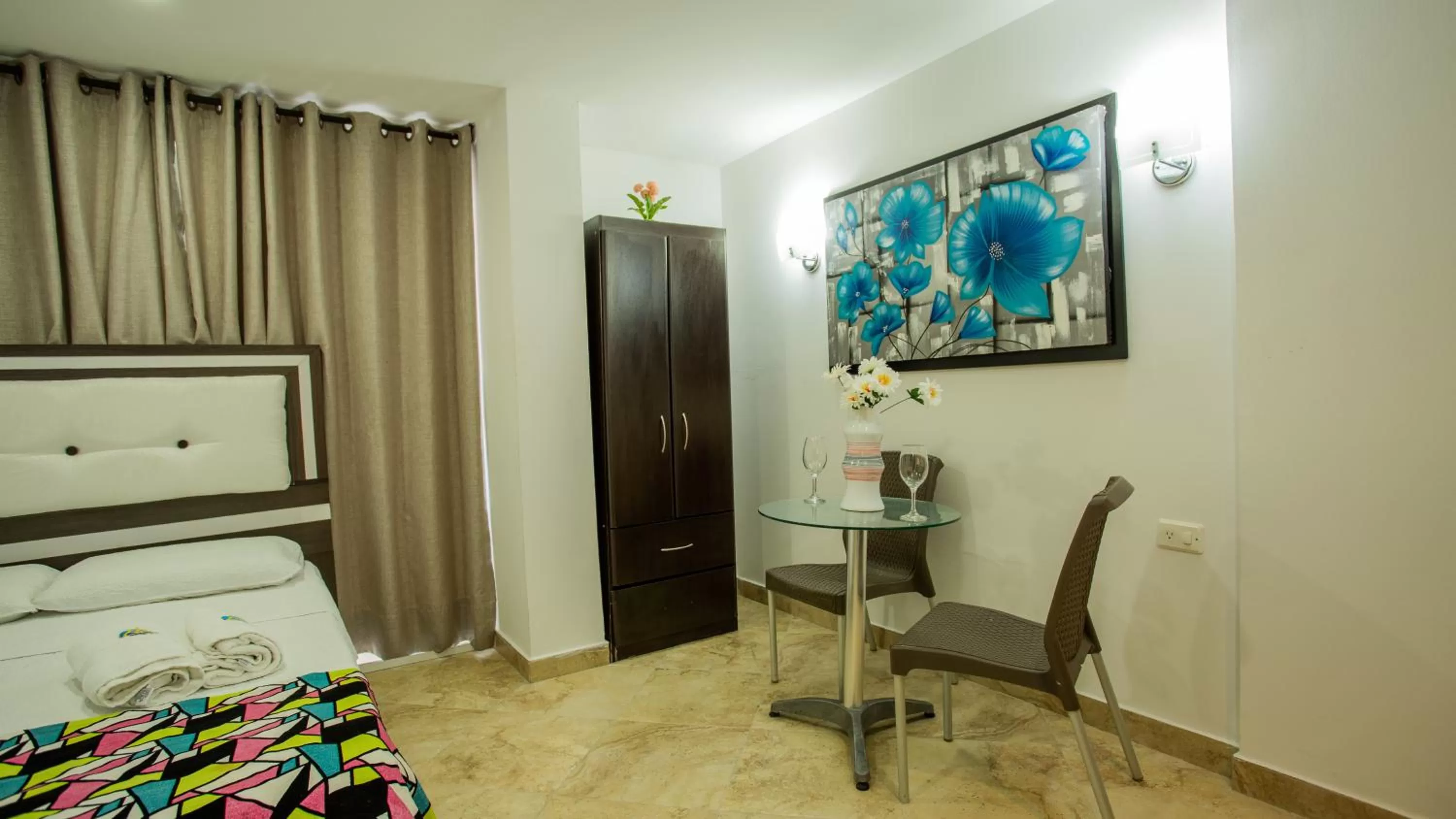 Photo of the whole room, Bed in Hollywood Beach Suite