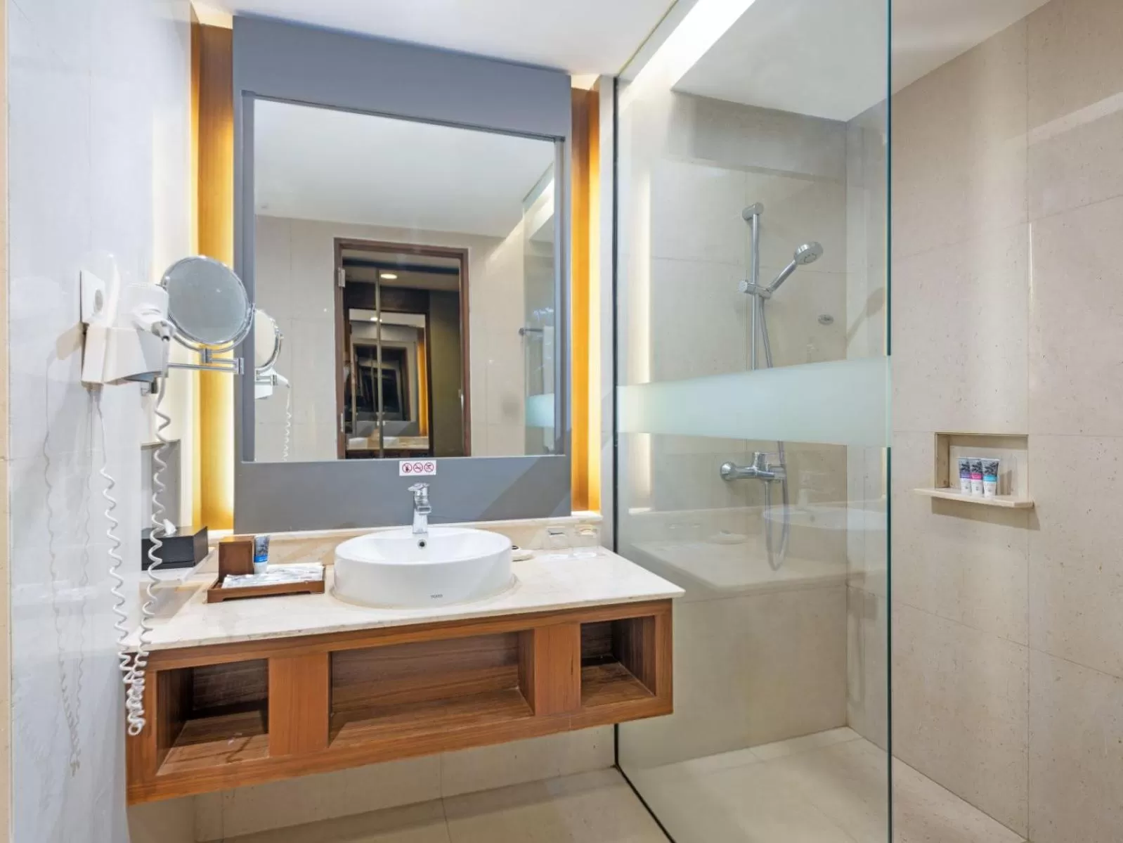 Bathroom in ARTOTEL Suites Bianti Yogyakarta, CHSE Certified