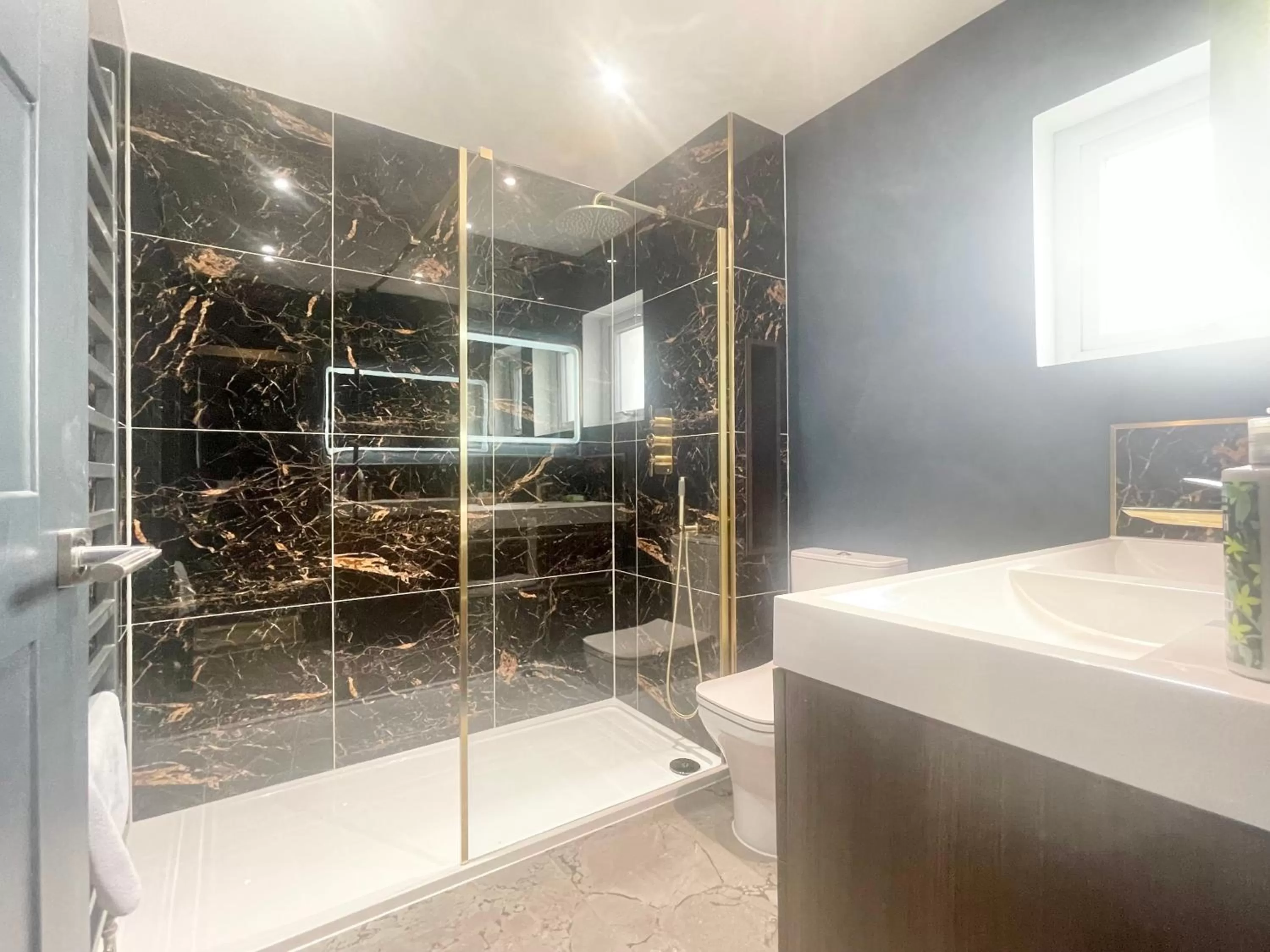 Shower in Farne Island rooms