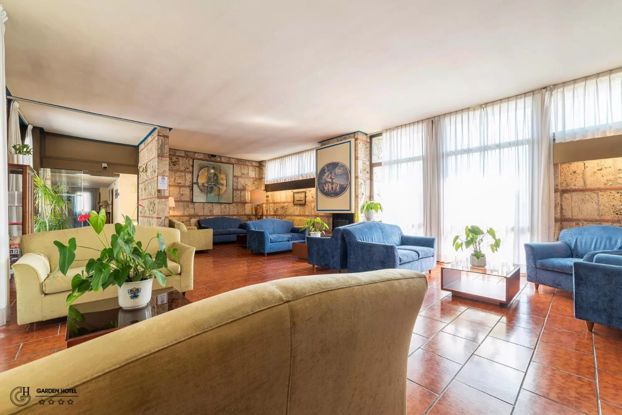 Communal lounge/ TV room in Hotel Garden Terni