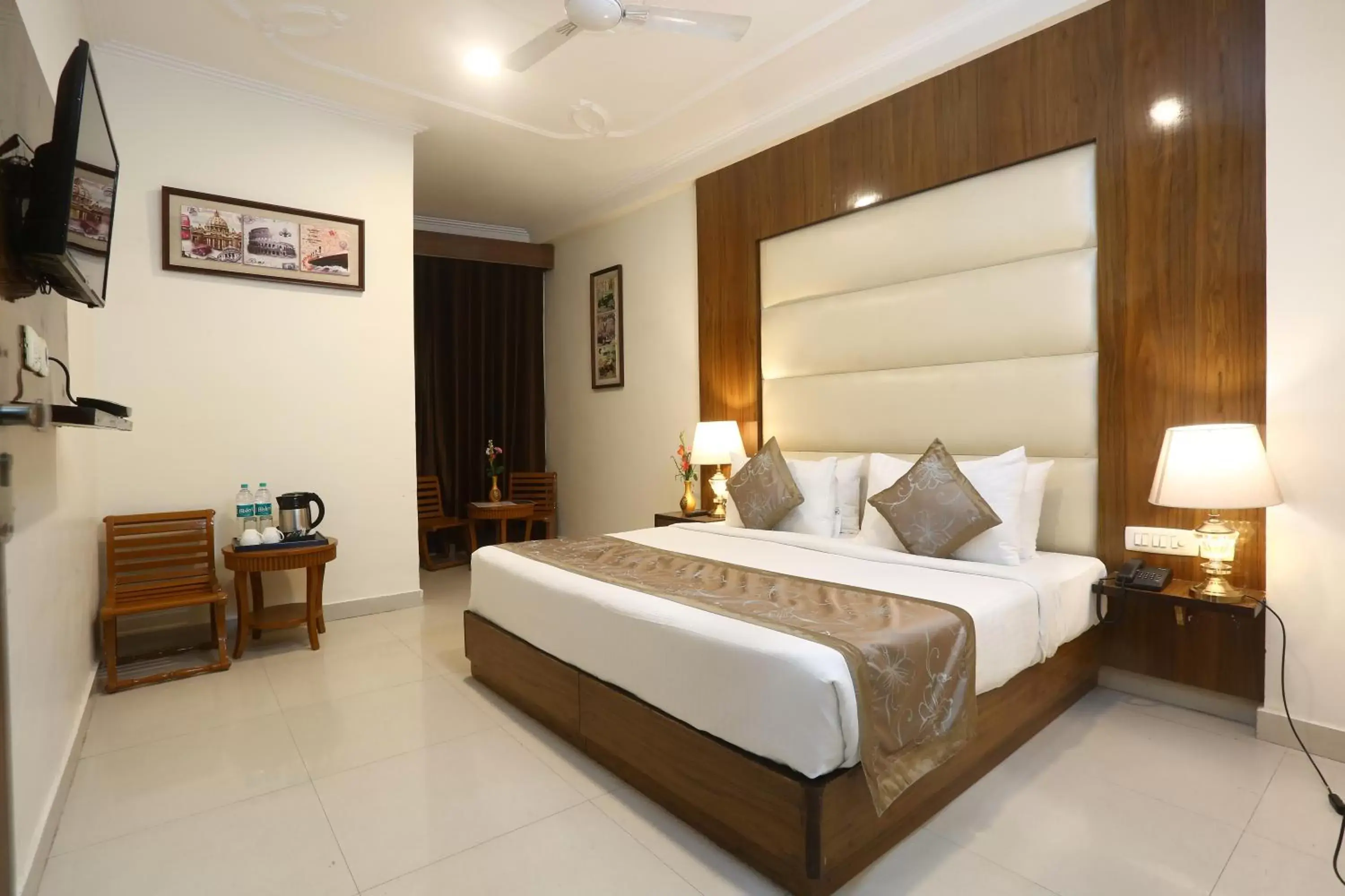 Deluxe Double Room - single occupancy in Hotel Earth Deluxe Double Room - single occupancy in Hotel Earth