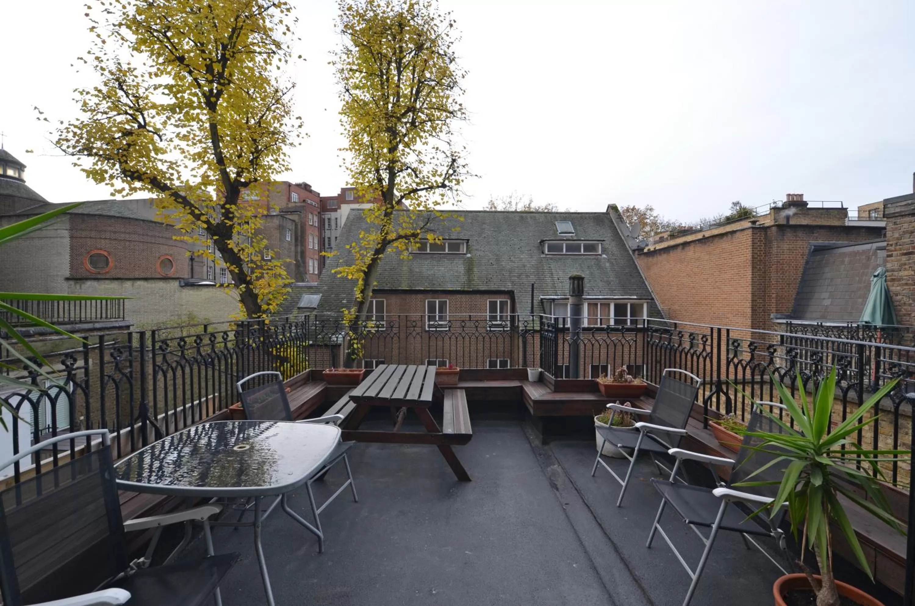 Patio in Parkwood Hotel