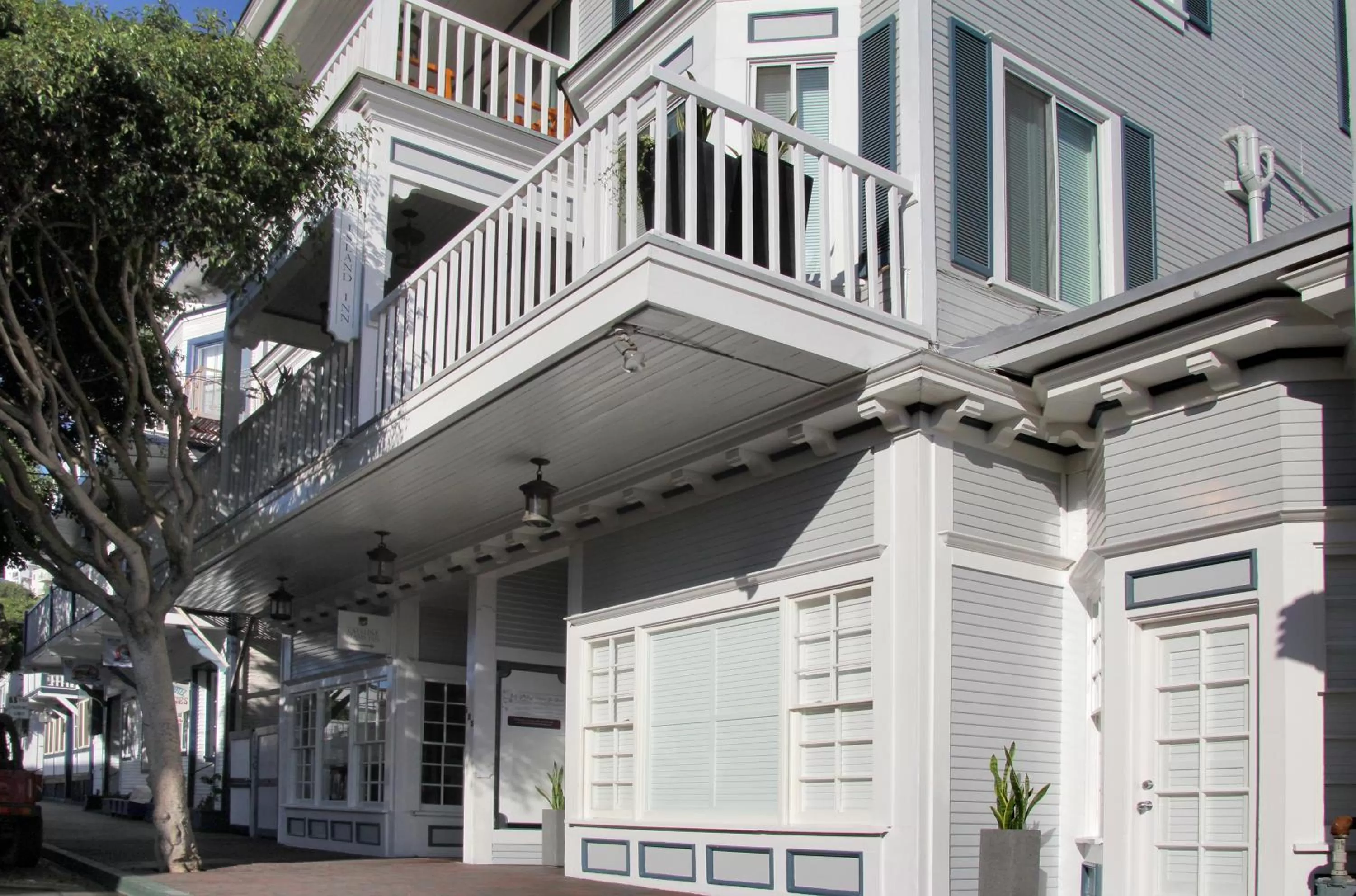 Property building in Catalina Island Inn