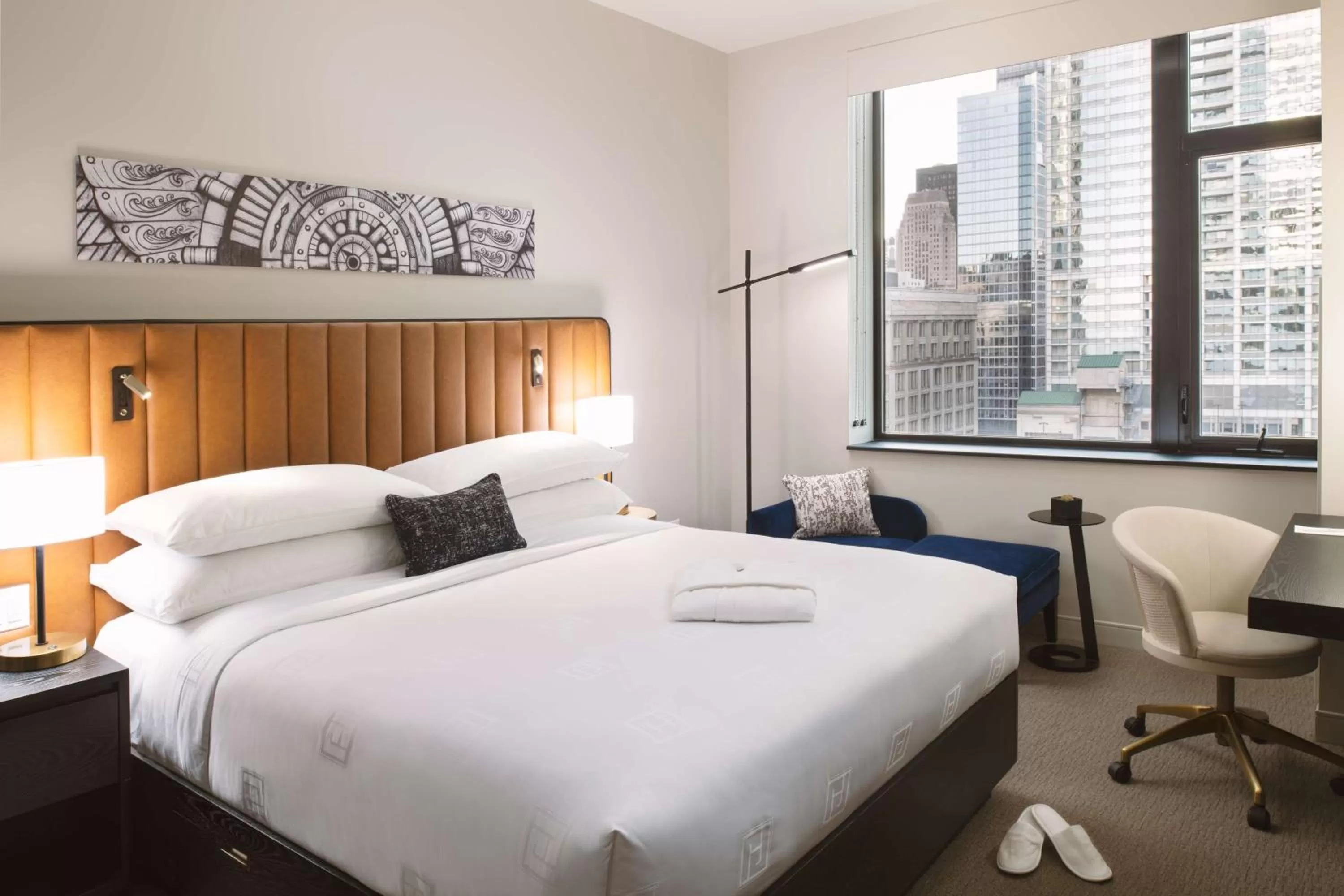 Deluxe King Room in Arlo Chicago