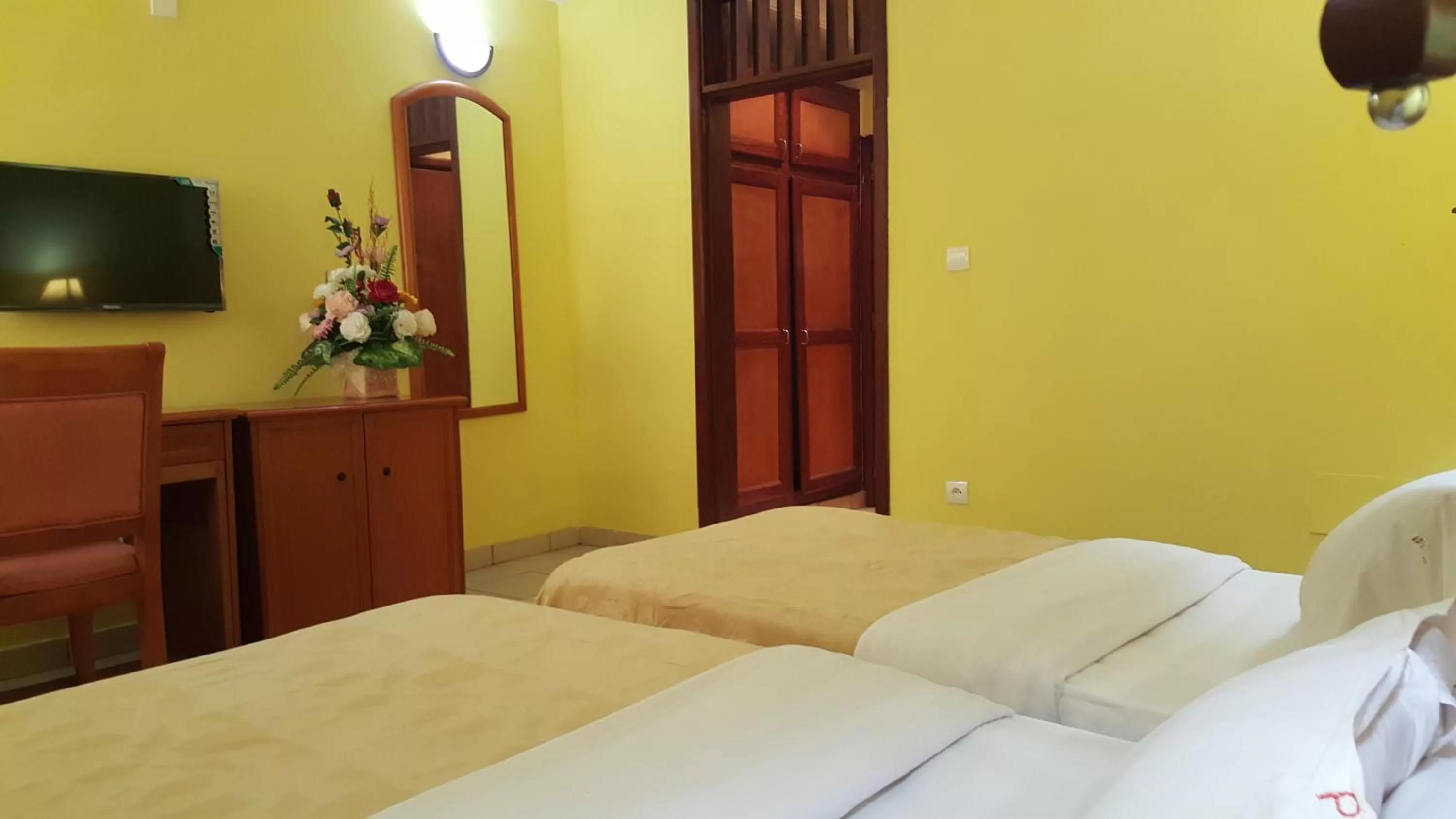 Bed in Peninsula Hotel Douala