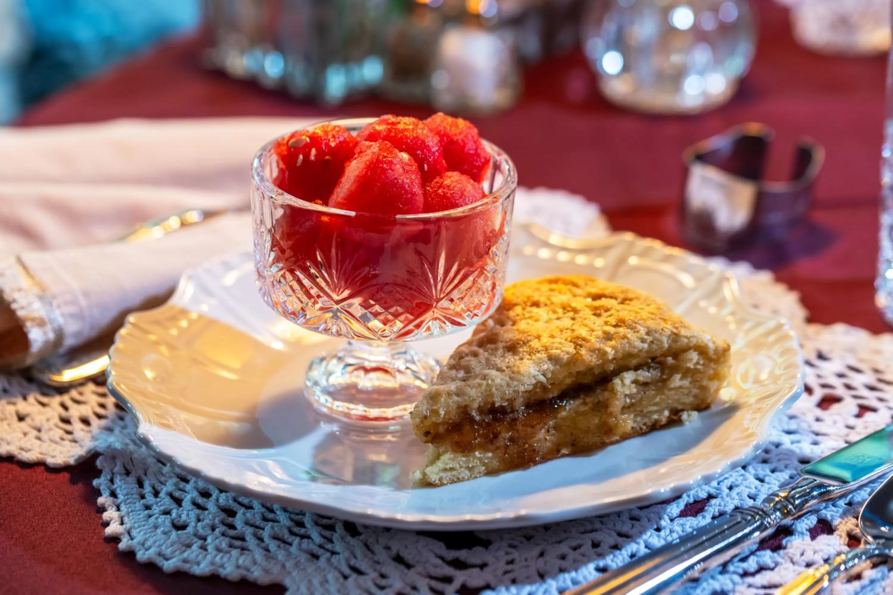 Breakfast in The 1899 Wright Inn & Carriage House