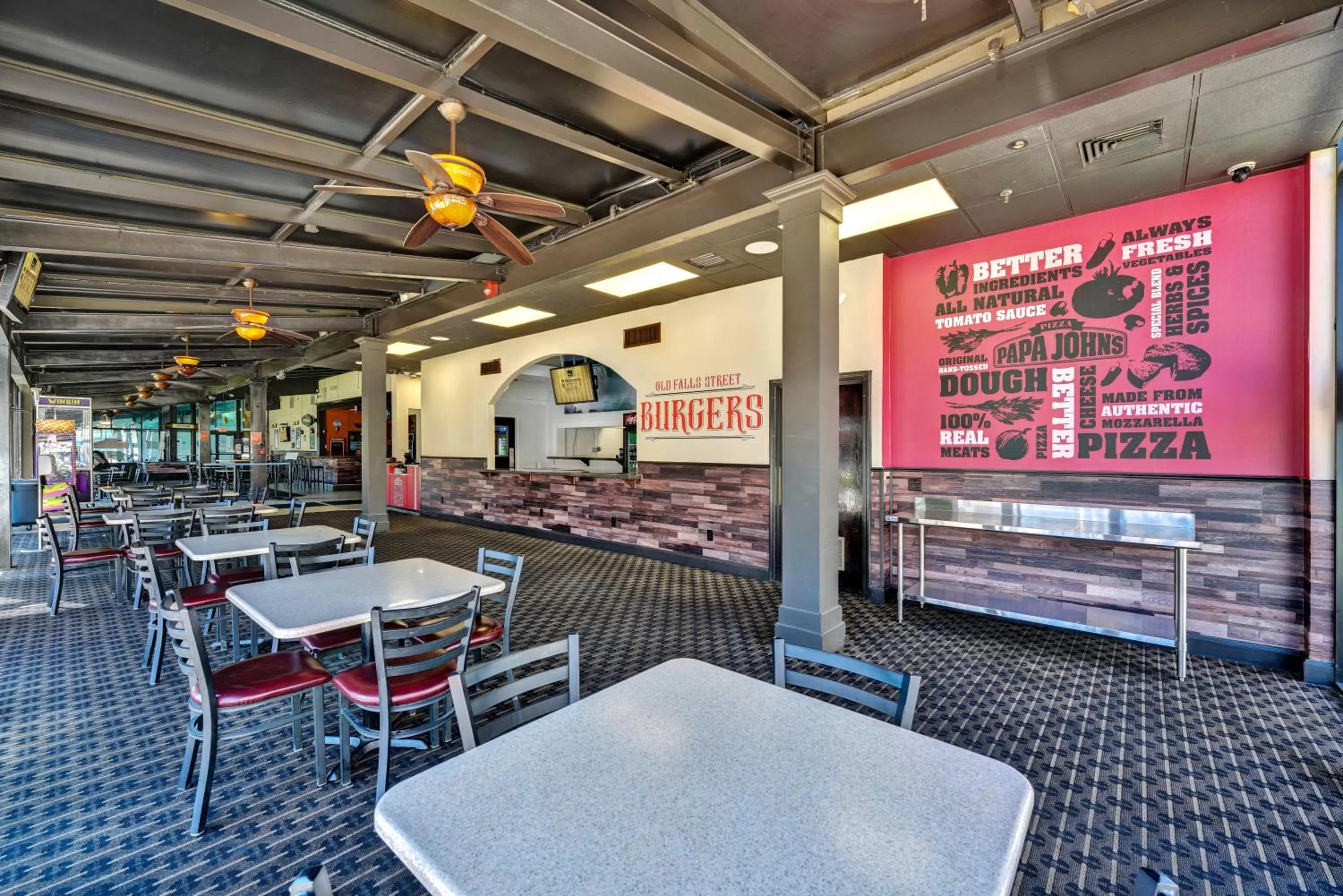 Restaurant/places to eat in Quality Hotel & Suites At The Falls