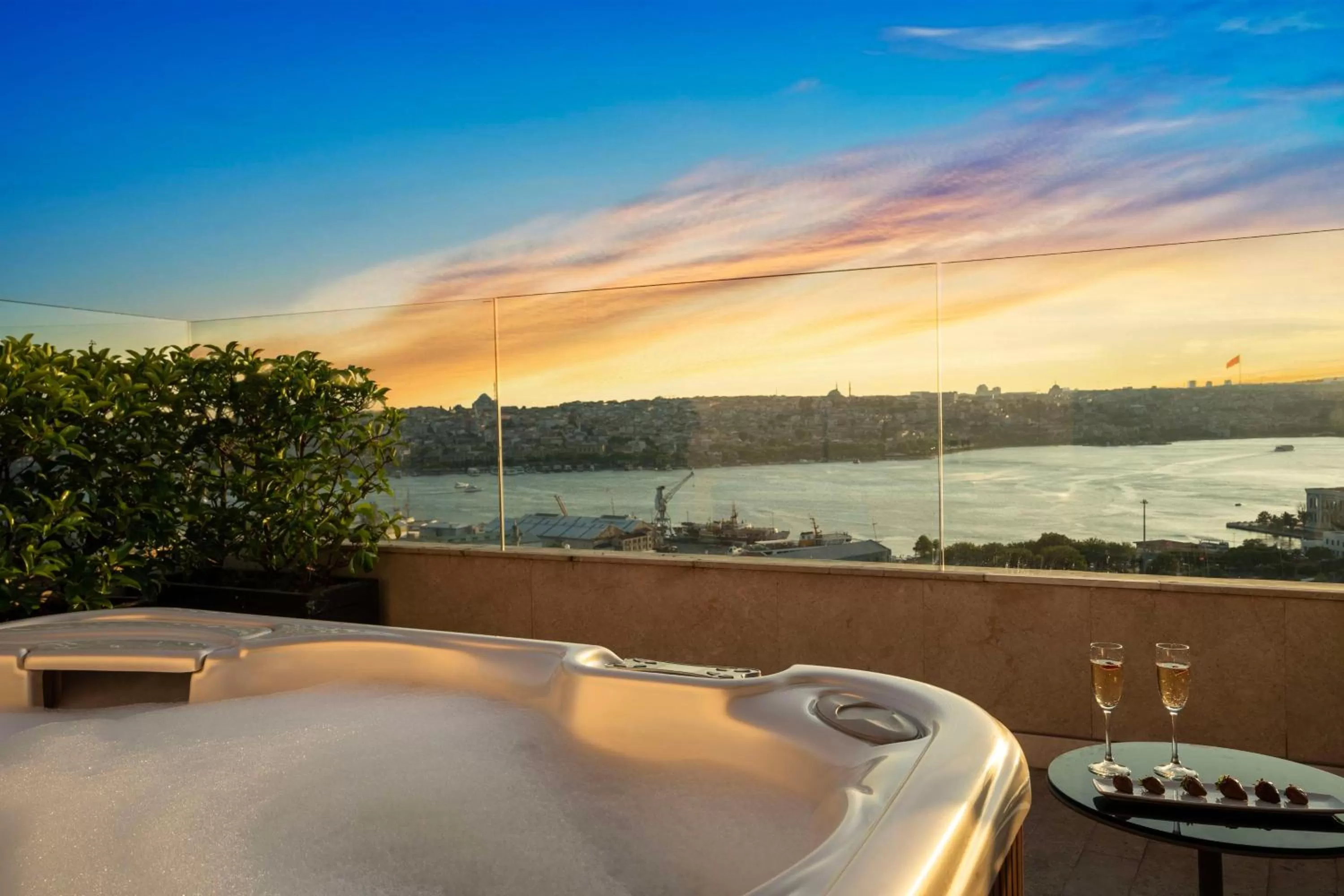 Photo of the whole room in Radisson Blu Hotel Istanbul Pera