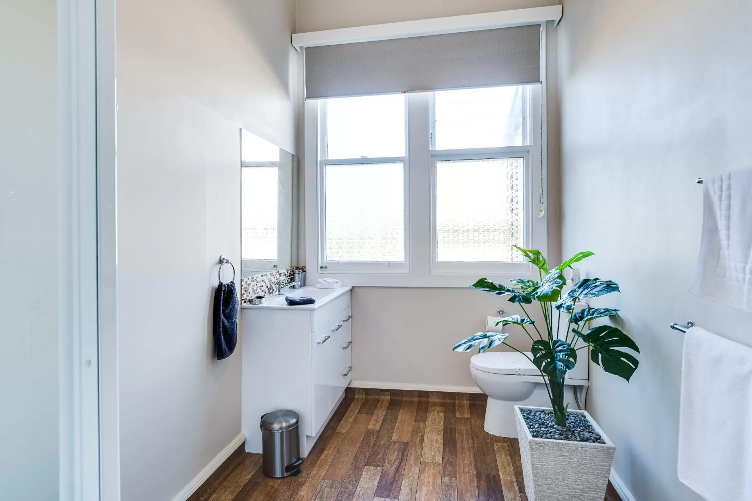 Deluxe Queen Suite in Gardner Court Motel Deluxe Queen Suite in Gardner Court Motel