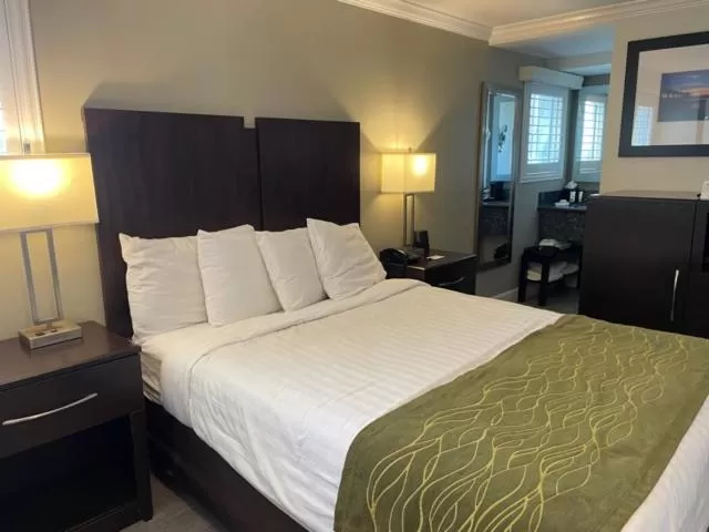 Bed in Hi View Inn & Suites