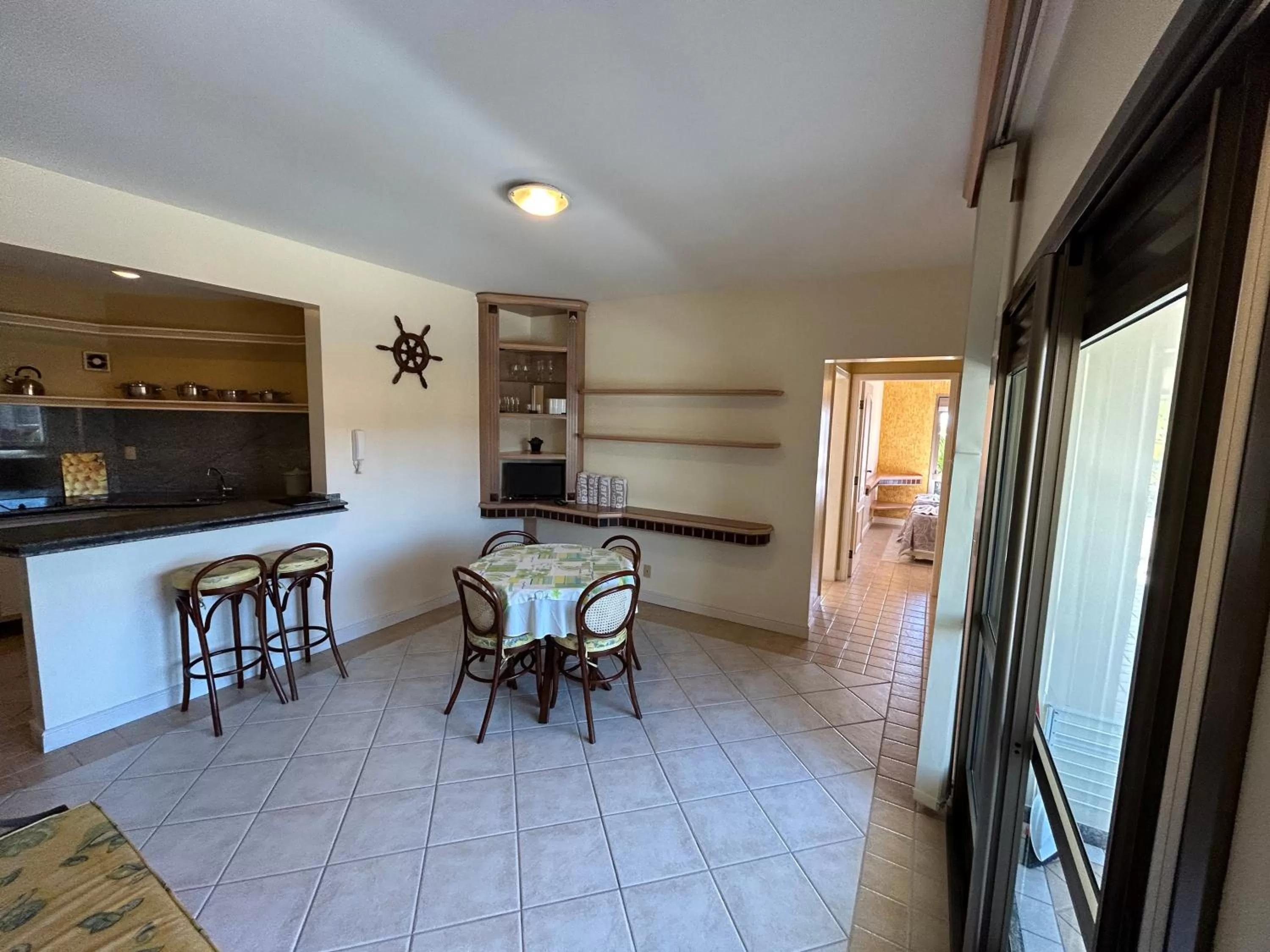 Living room, Dining Area in Golfinhos Apart Hotel