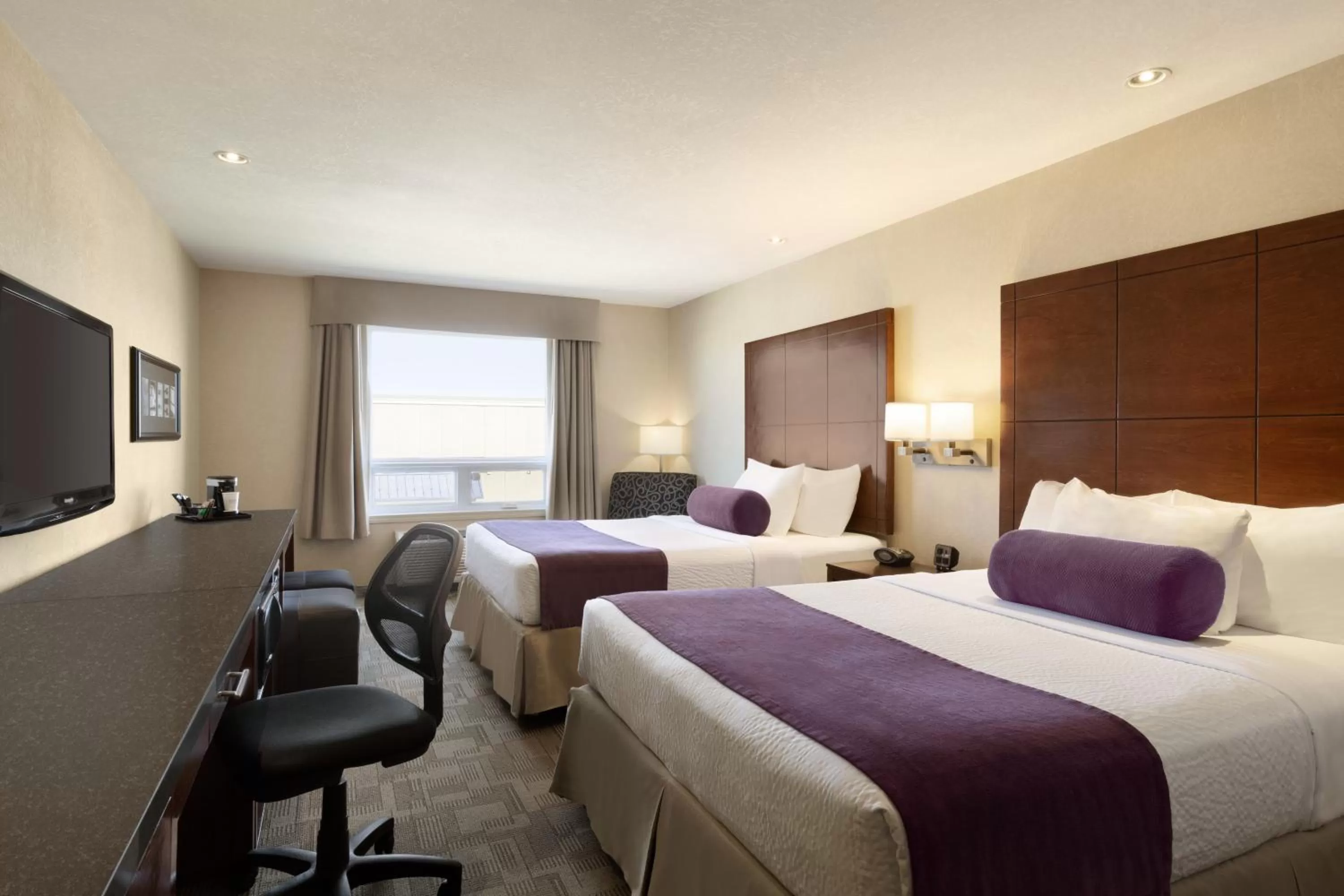 Bed in Days Inn by Wyndham Regina Airport West