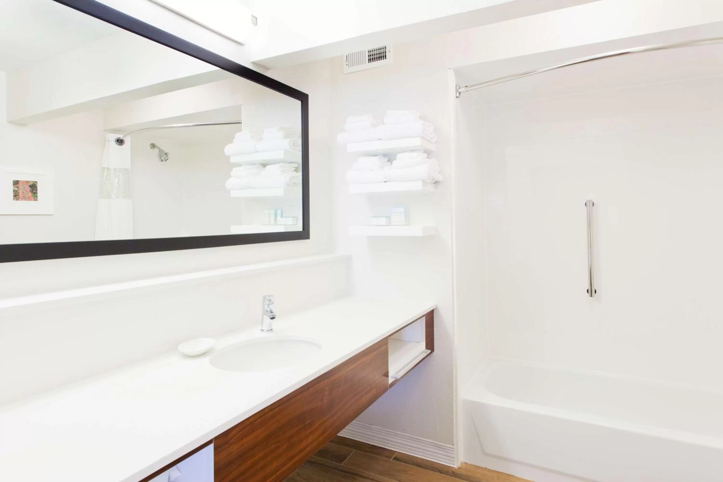 Bathroom in Hampton Inn Bremen