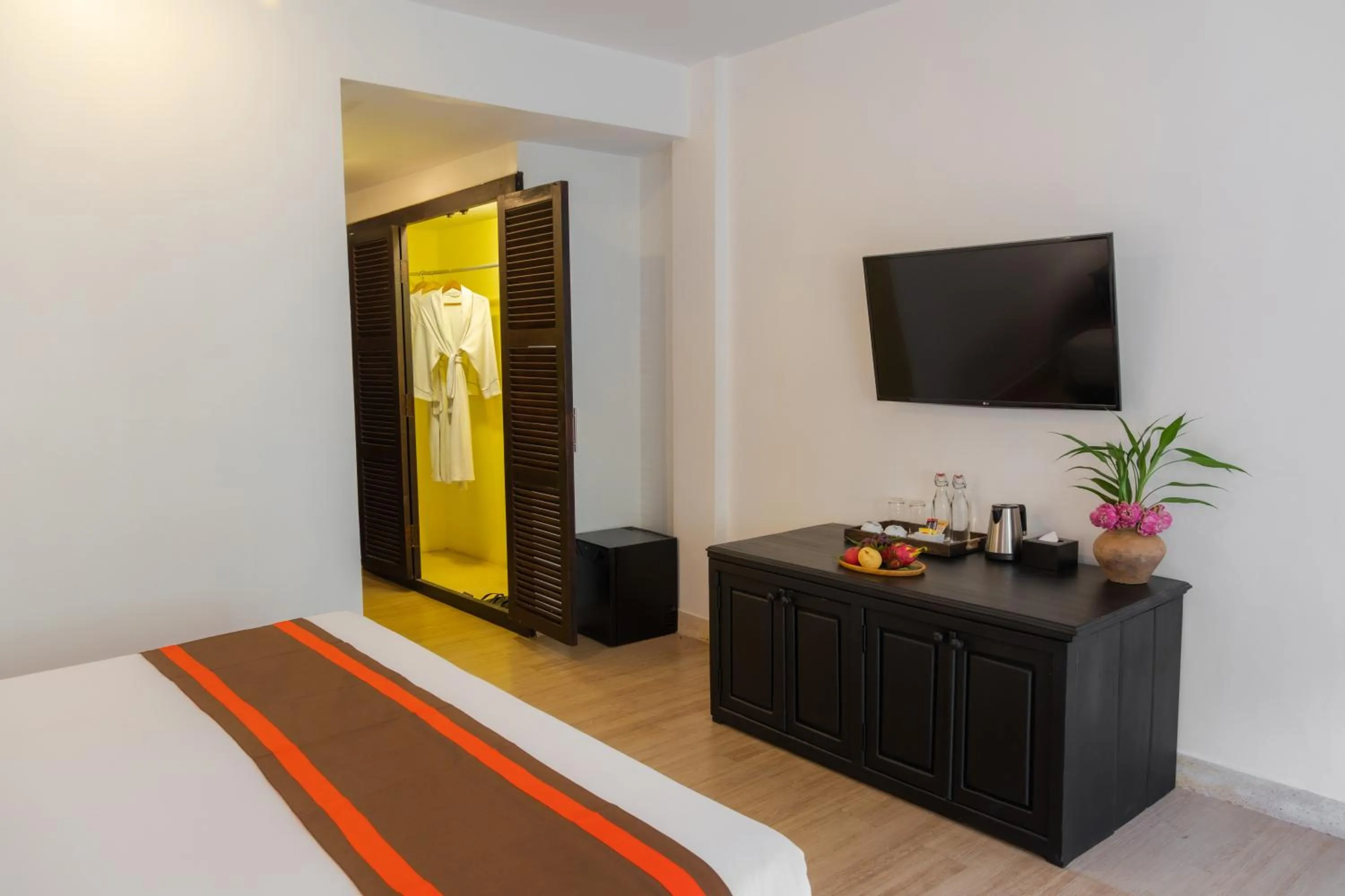 Bedroom, Bed in Pandora Suite D'Angkor