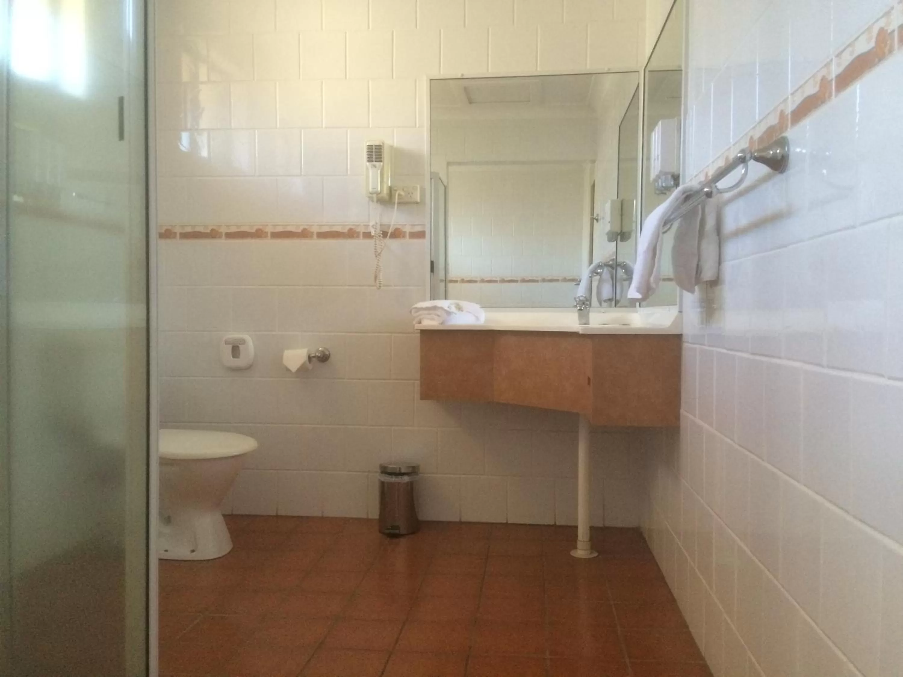 Bathroom in James Street Motor Inn