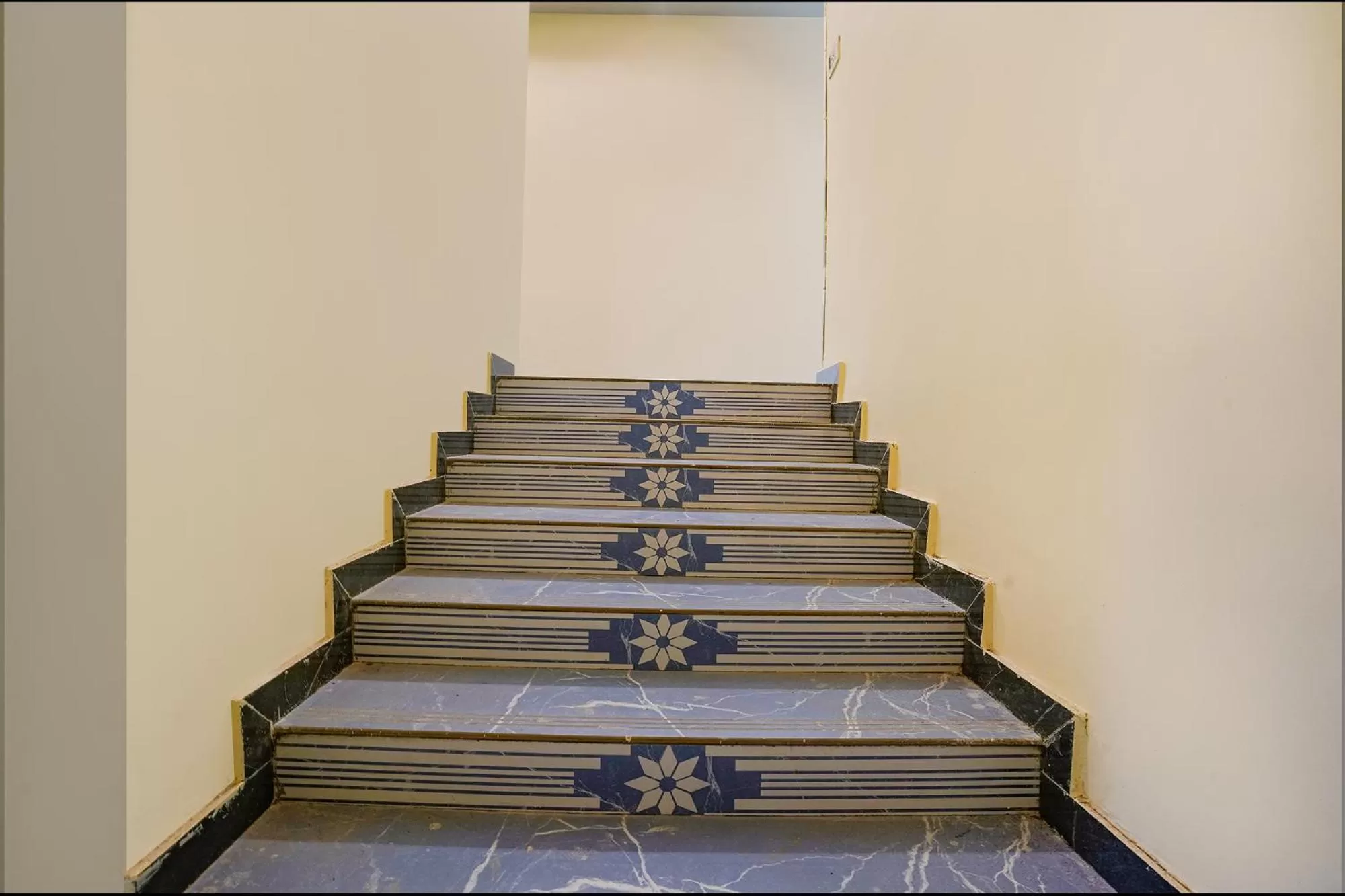 Lobby or reception in FabHotel Galaxy Stay - Nr Morya Hospital