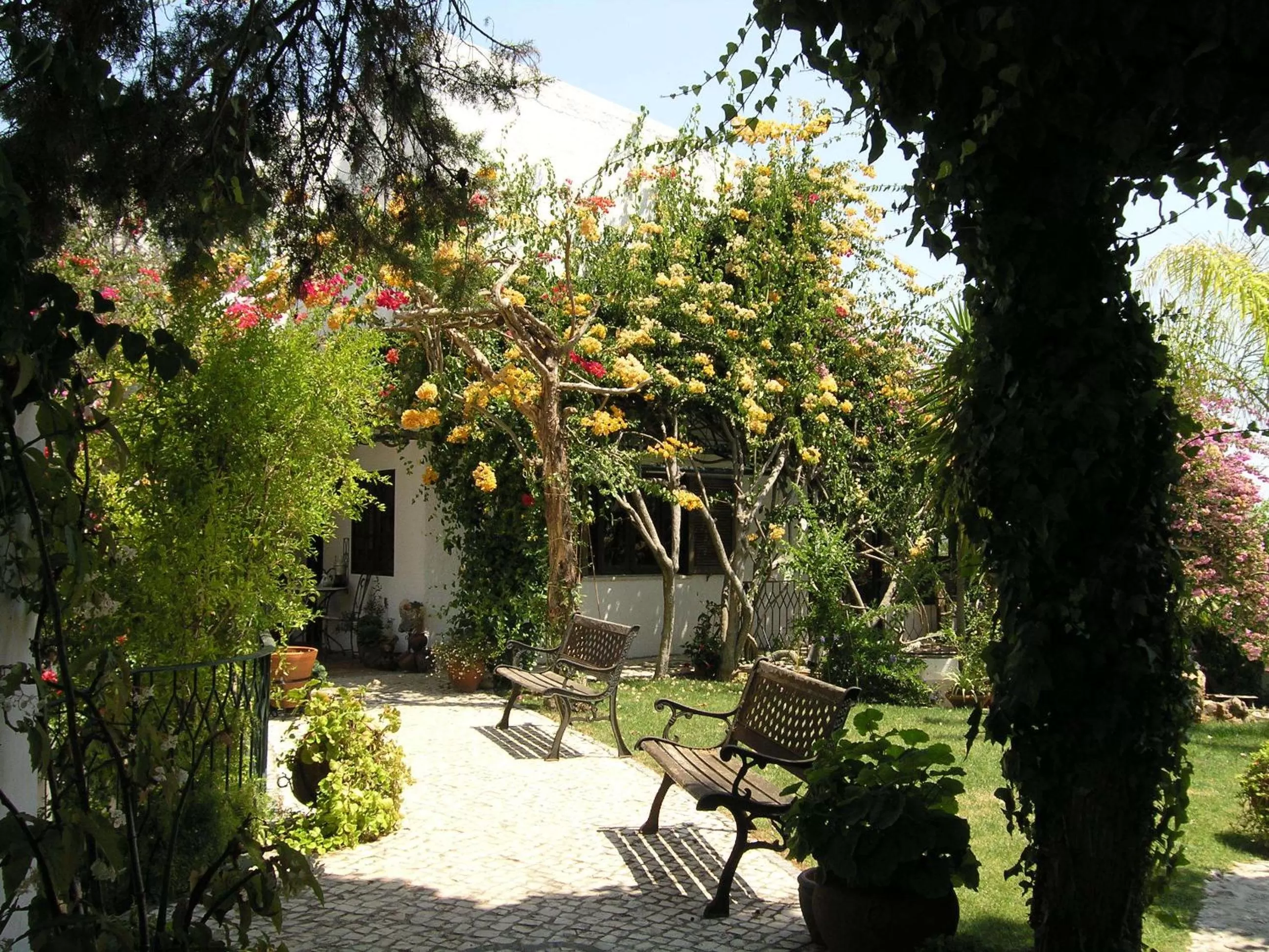 Facade/entrance in Uma Casa a Beira Sol