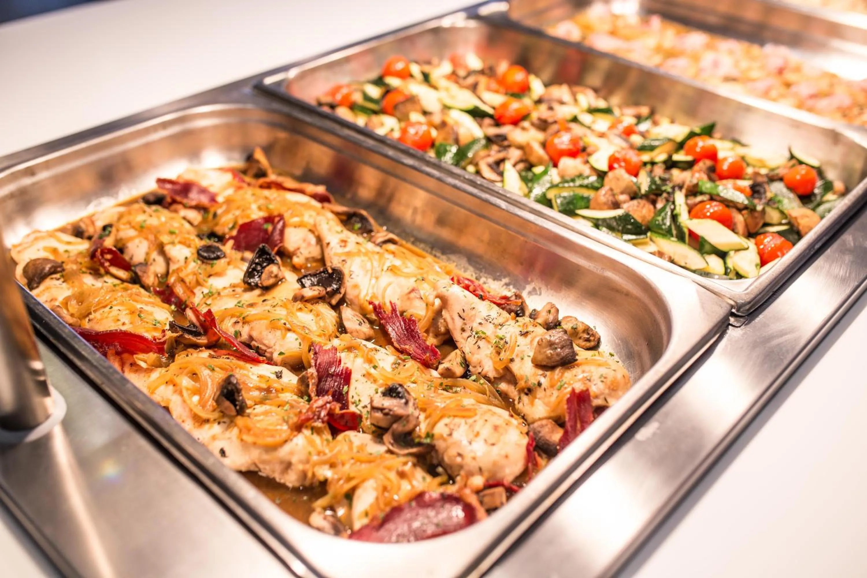 Restaurant/places to eat in The Views Oasis