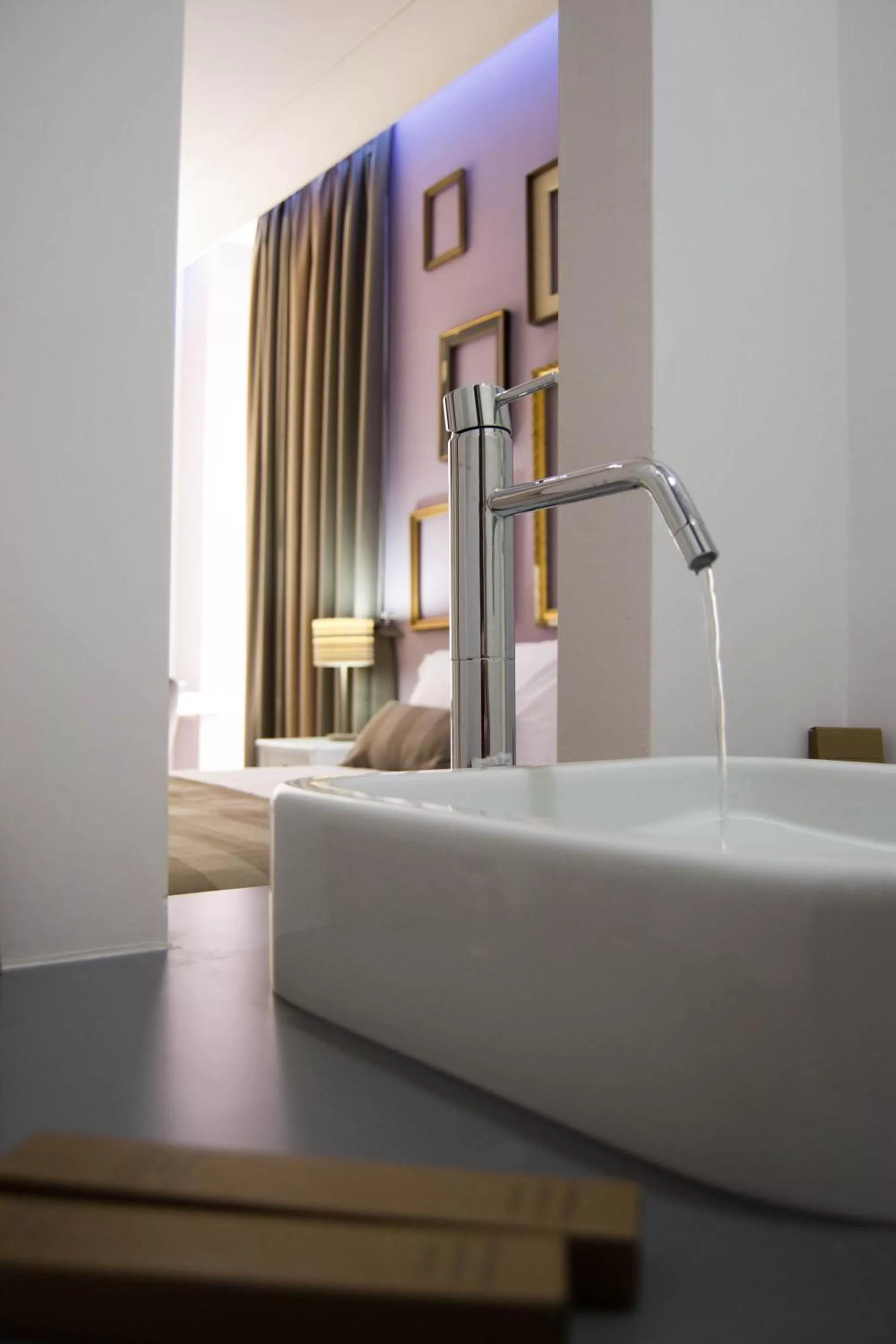Bathroom, Bed in Hotel Santa Brigida