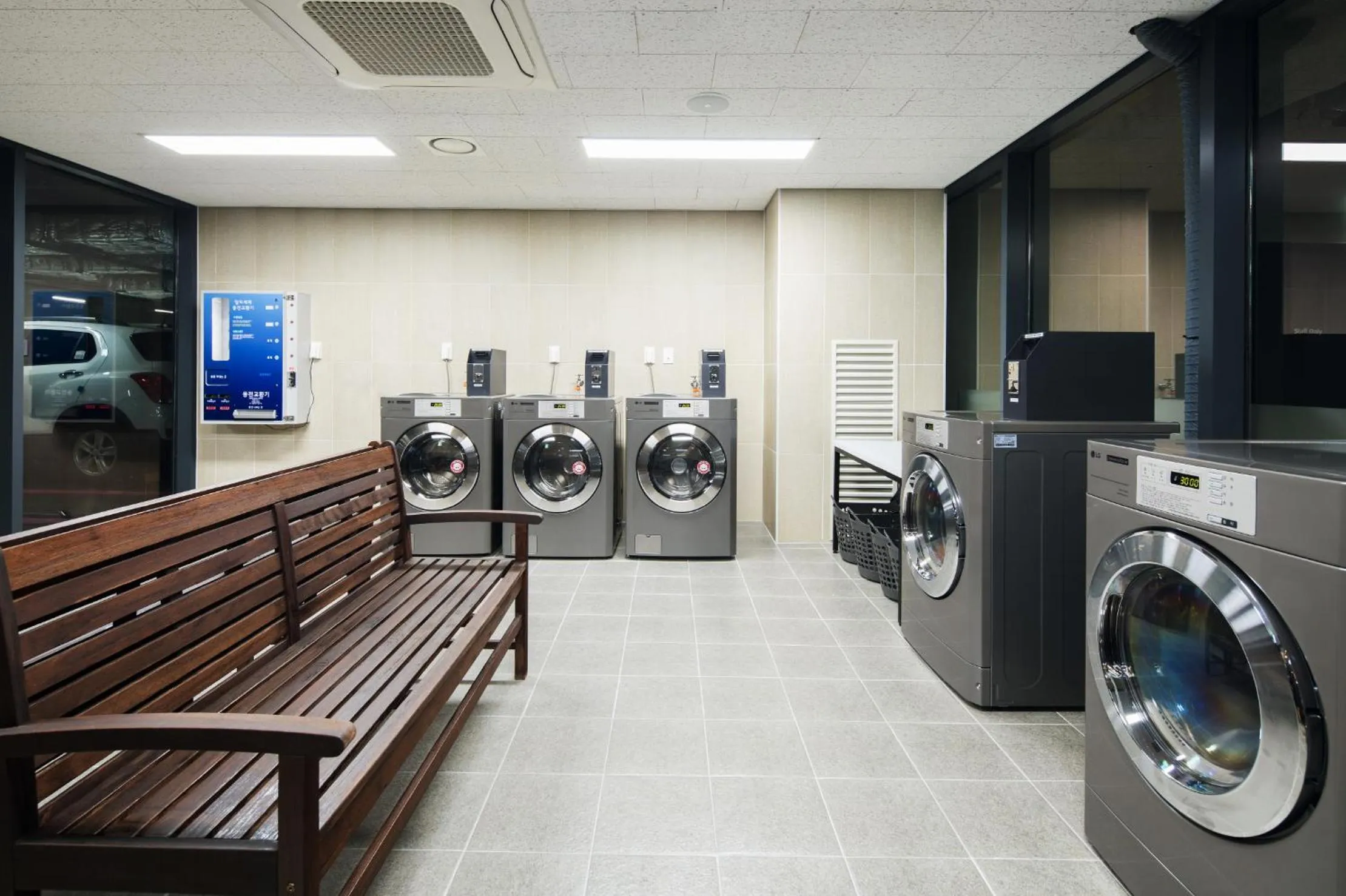 washing machine in Orakai Cheonggyesan Hotel, BW Premier Collection