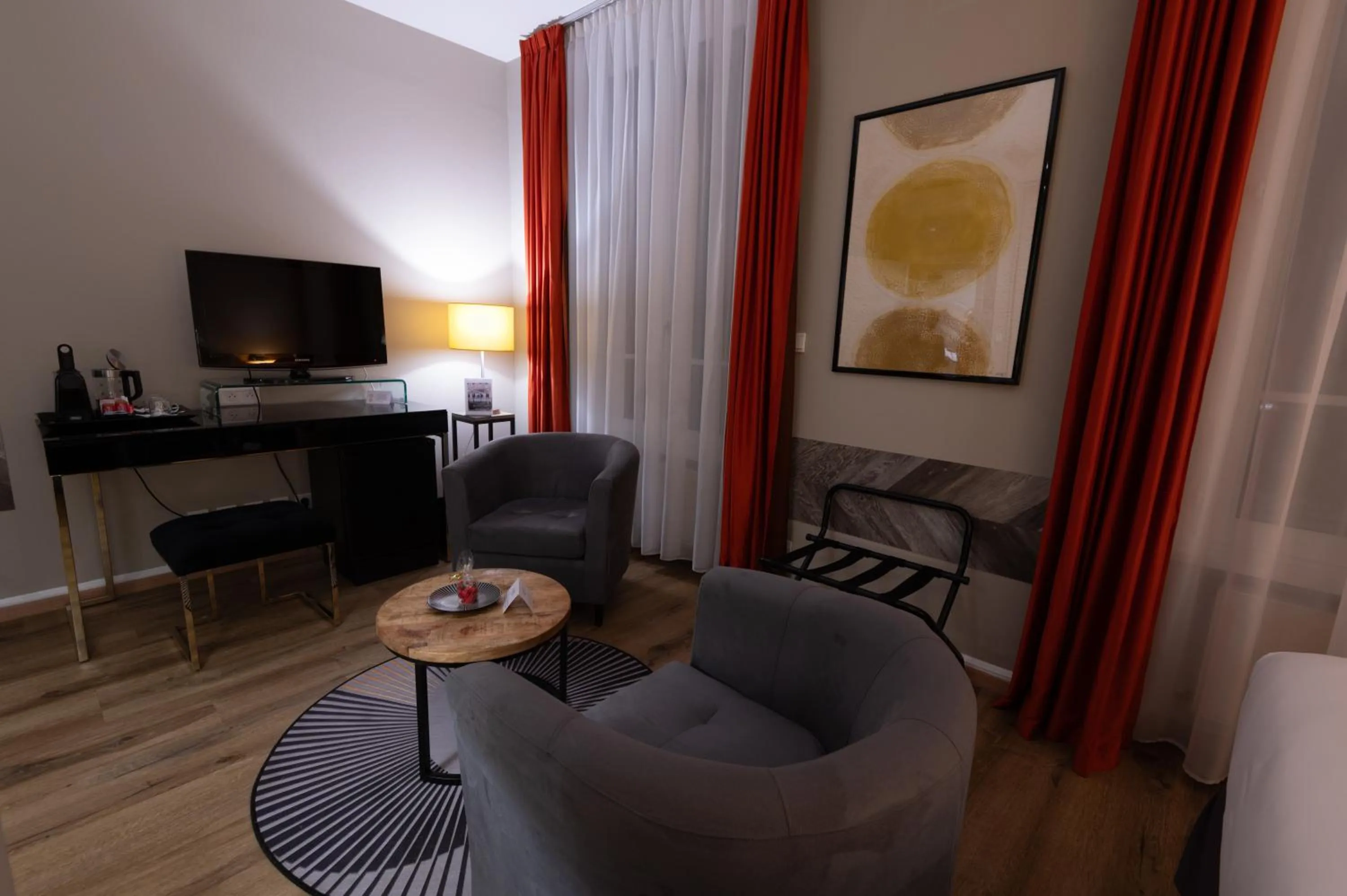 Seating area in Grand Hôtel Du Tonneau D'Or