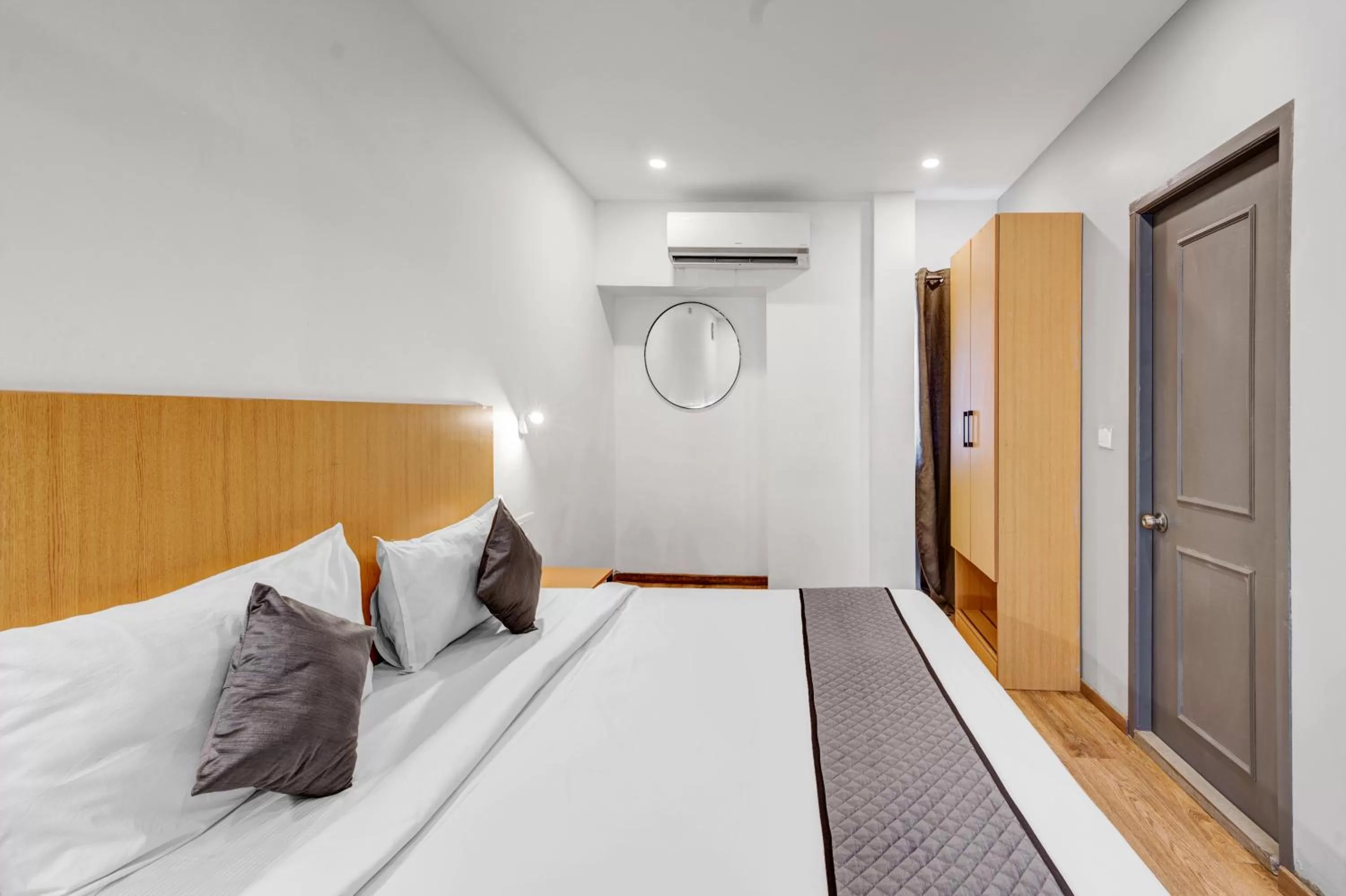 Bed in UPAR Hotels Uthandi, ECR