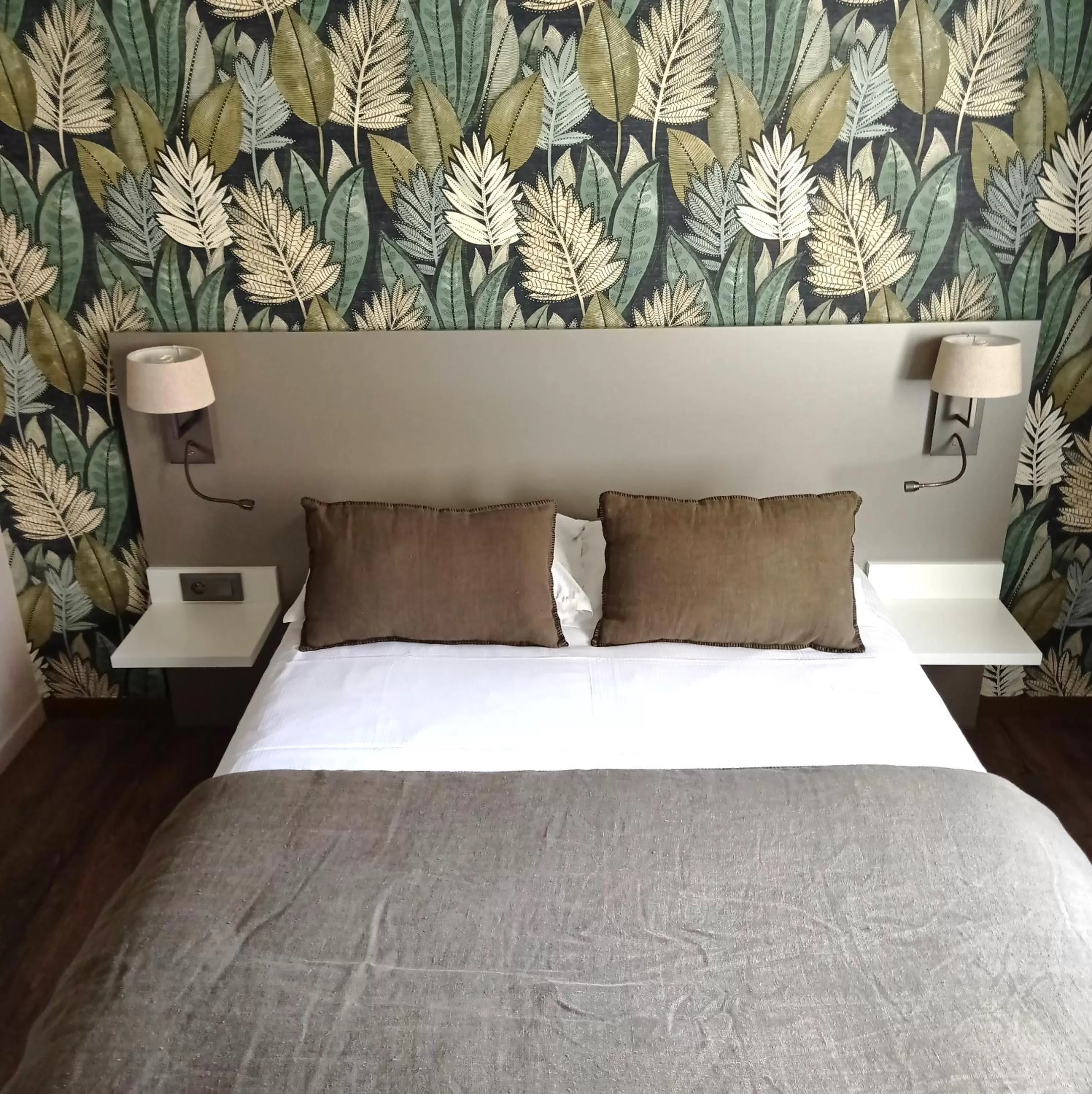 Bedroom, Bed in Hôtel le Corbusson