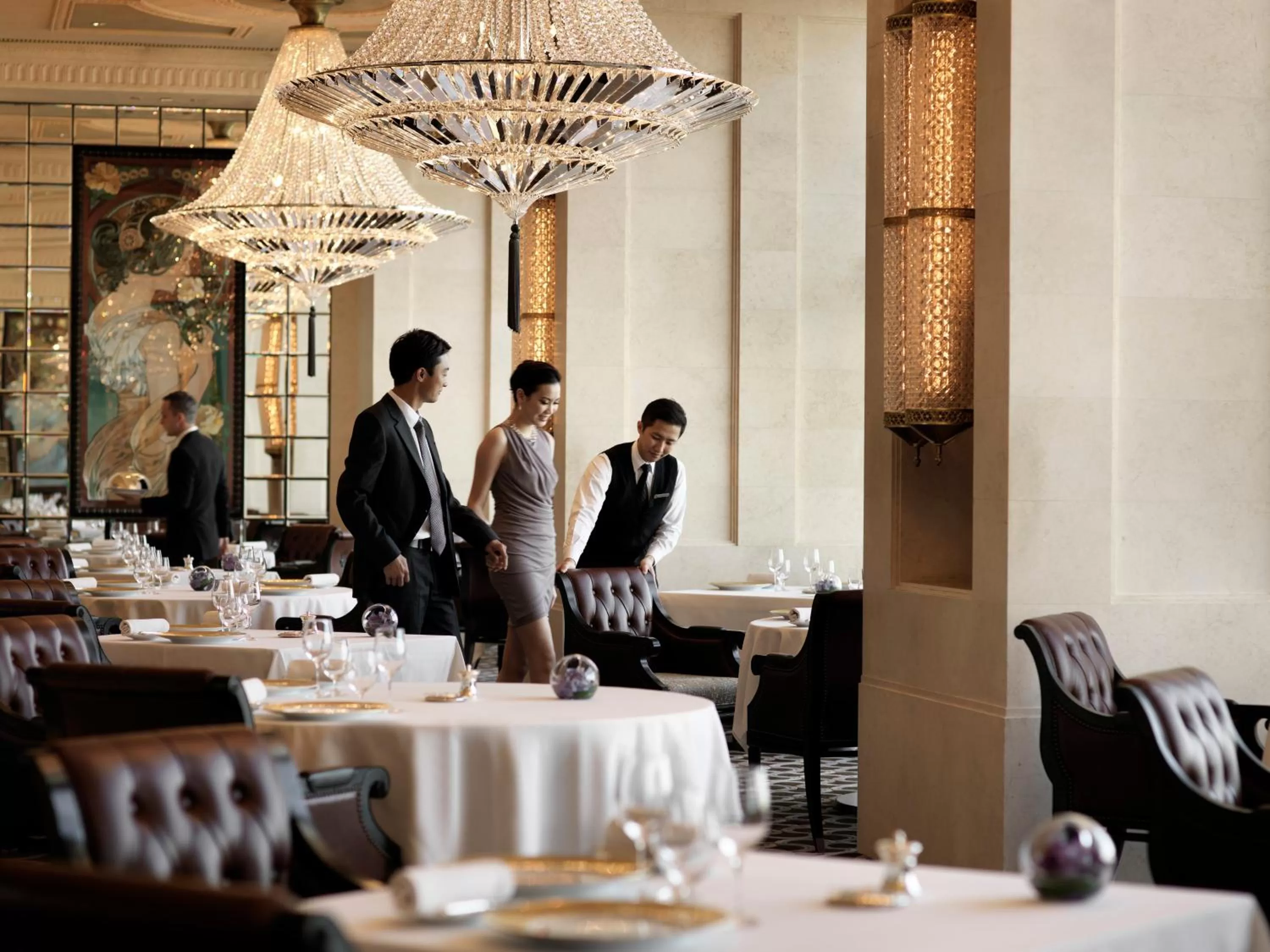 Restaurant/places to eat in Four Seasons Hotel Hong Kong
