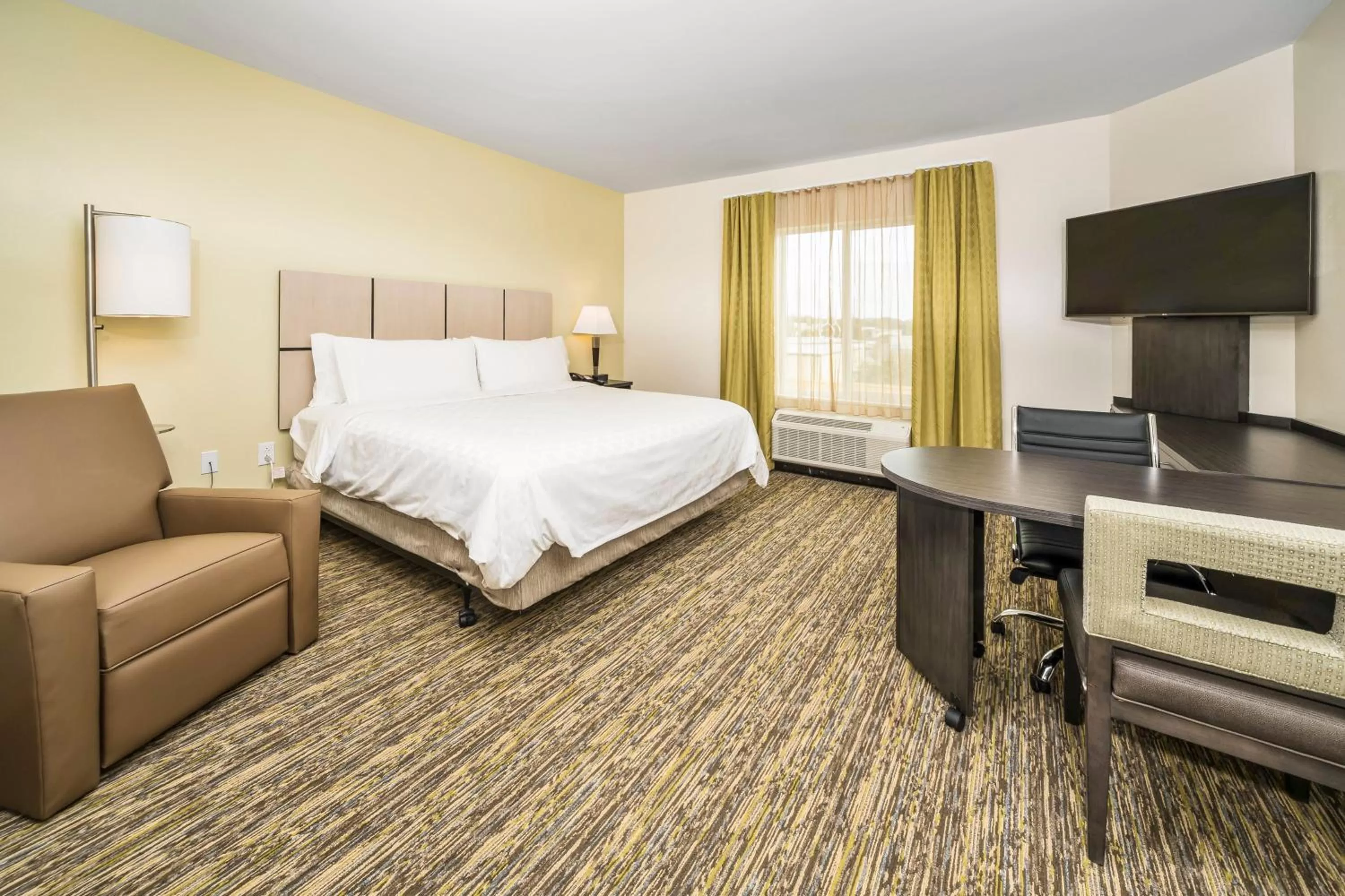 Photo of the whole room, Bed in Candlewood Suites - Ft Walton Bch - Hurlburt Area by IHG