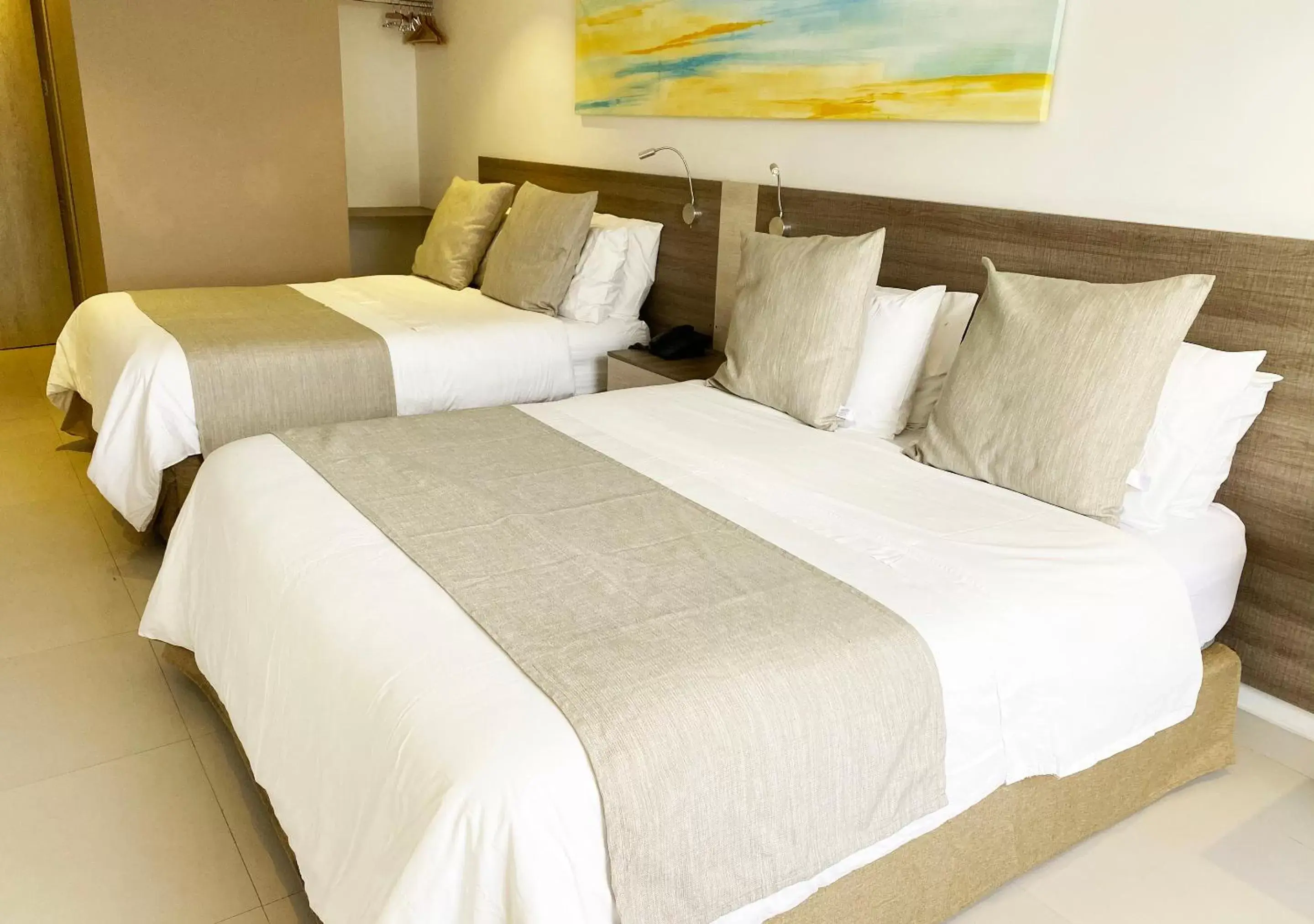 Standard Triple Room in Hotel 1525 By GEH Suites Standard Triple Room in Hotel 1525 By GEH Suites