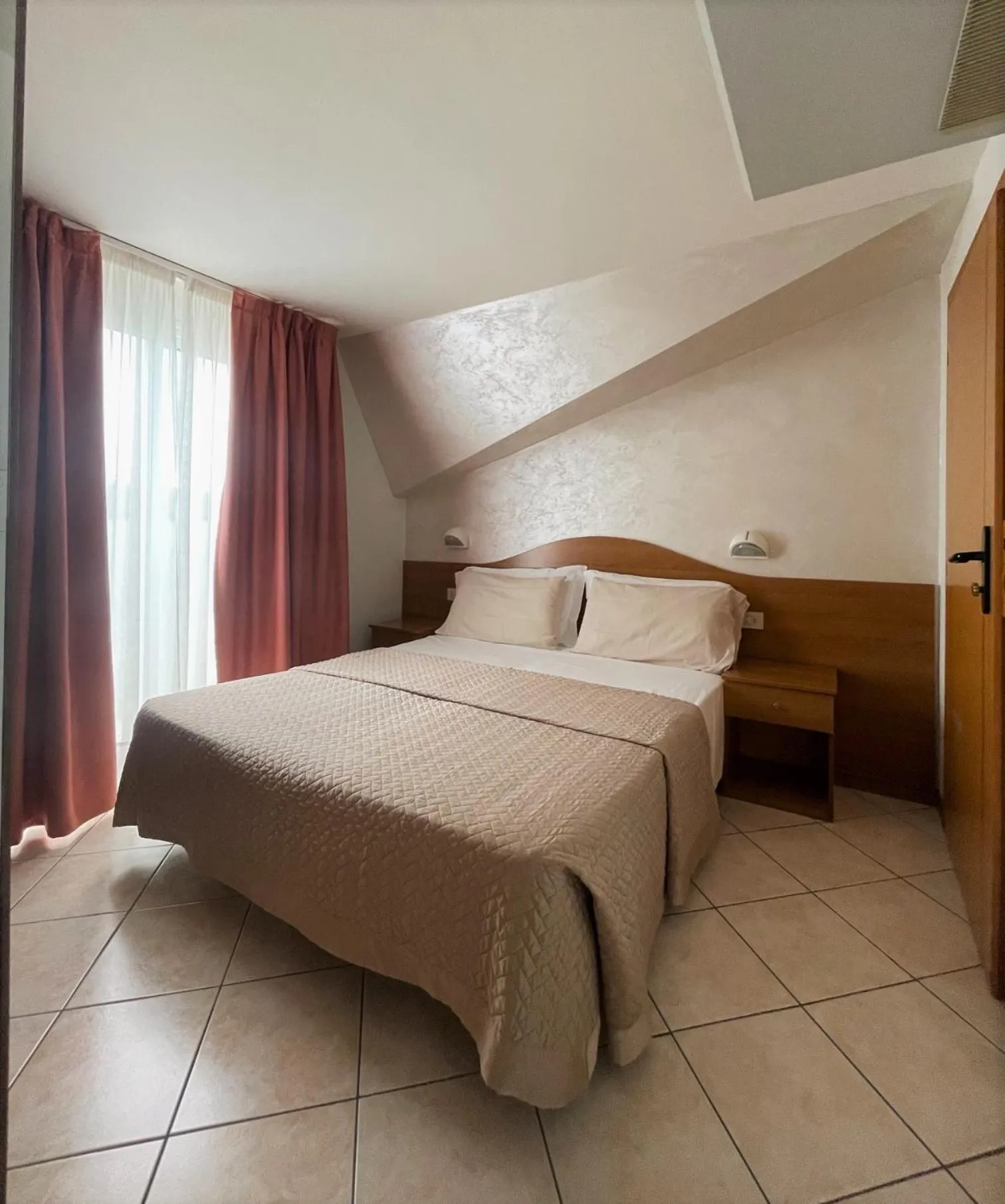 Bedroom, Bed in Hotel Touring