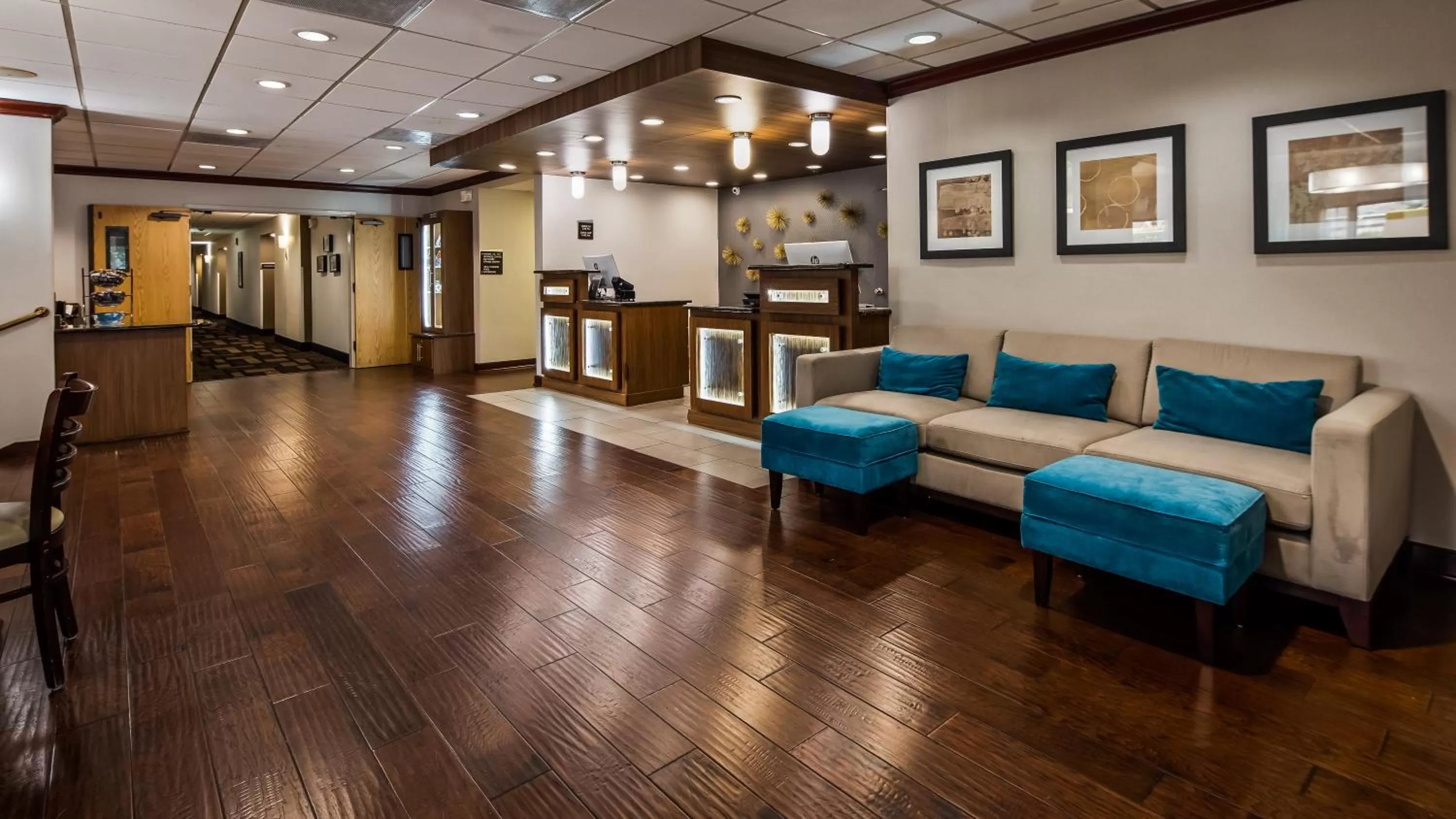 Lobby or reception in Clarion Pointe near Medical Center