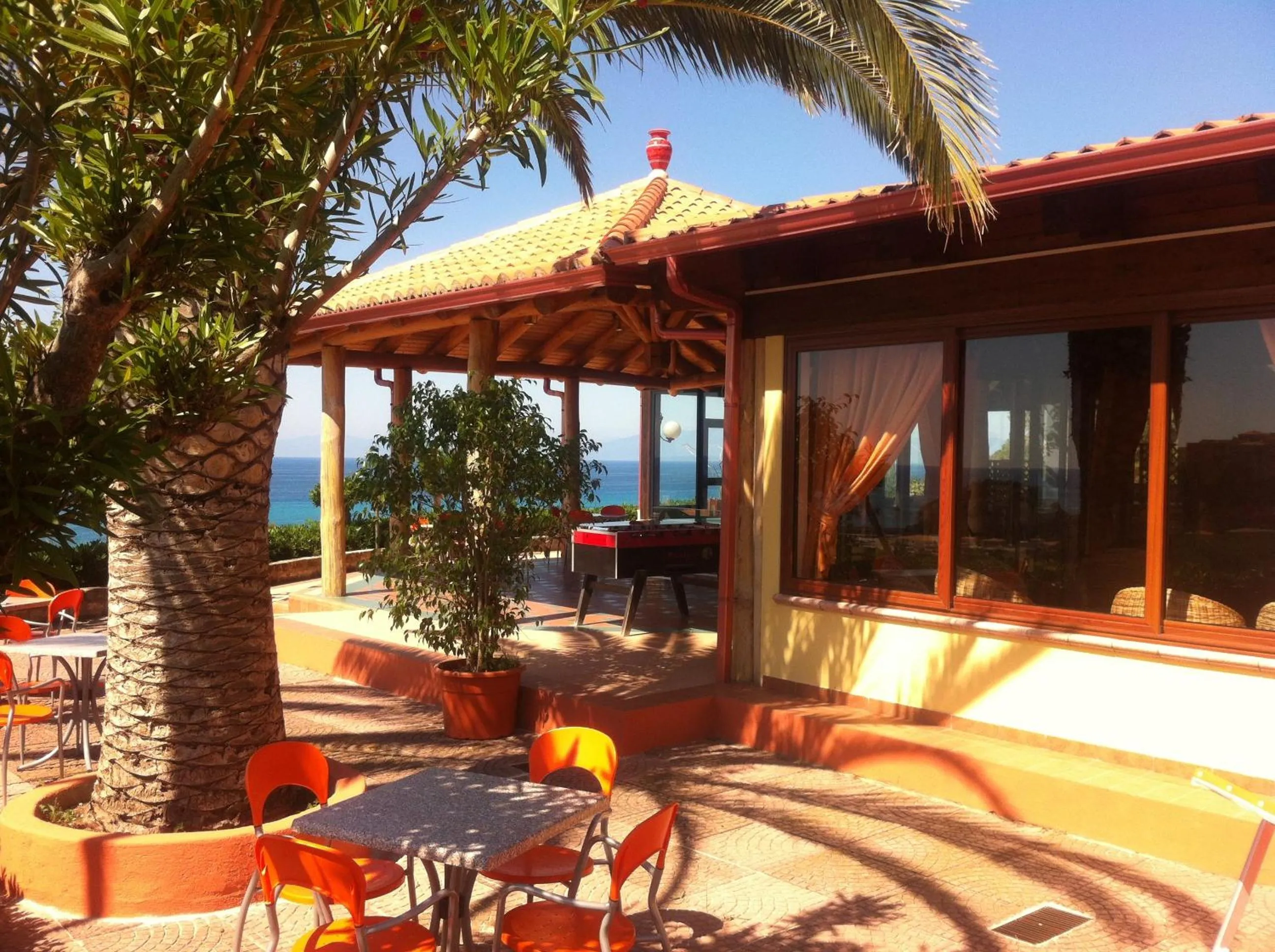 Restaurant/places to eat in Residence New Paradise