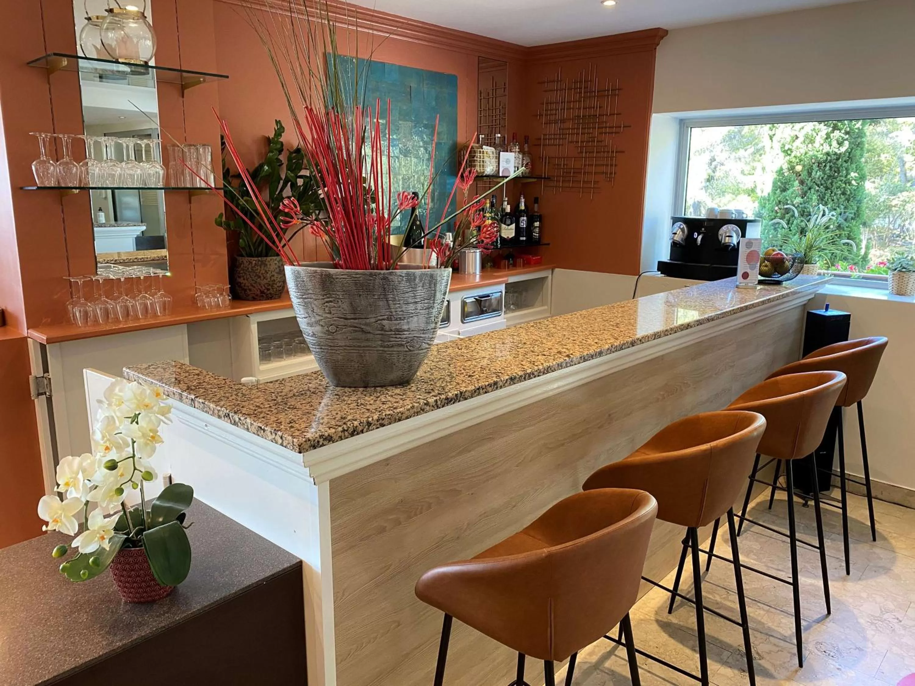 Lounge or bar in Best Western Plus Hôtel la Rade