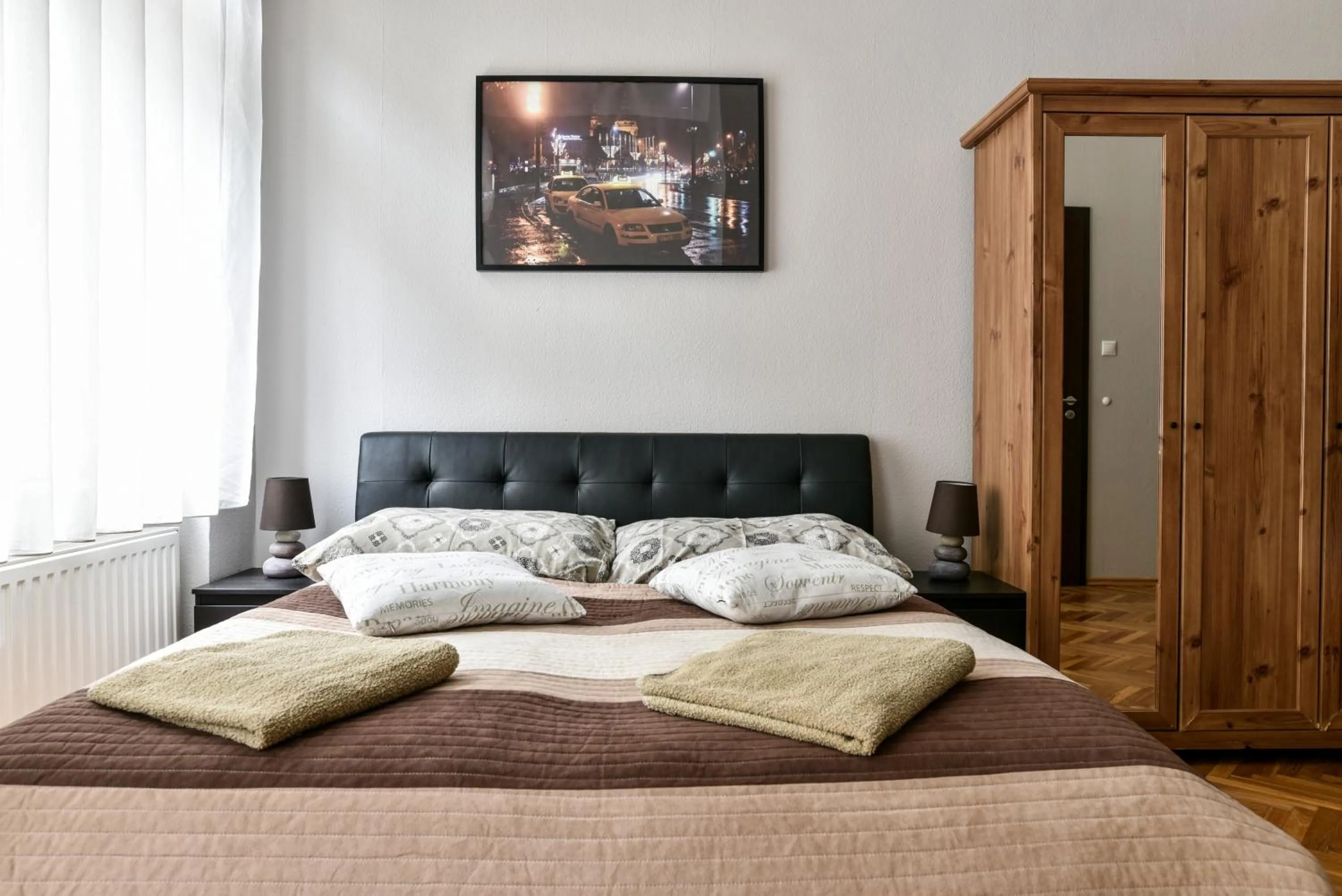 Photo of the whole room, Bed in Corvin Point Rooms and Apartments