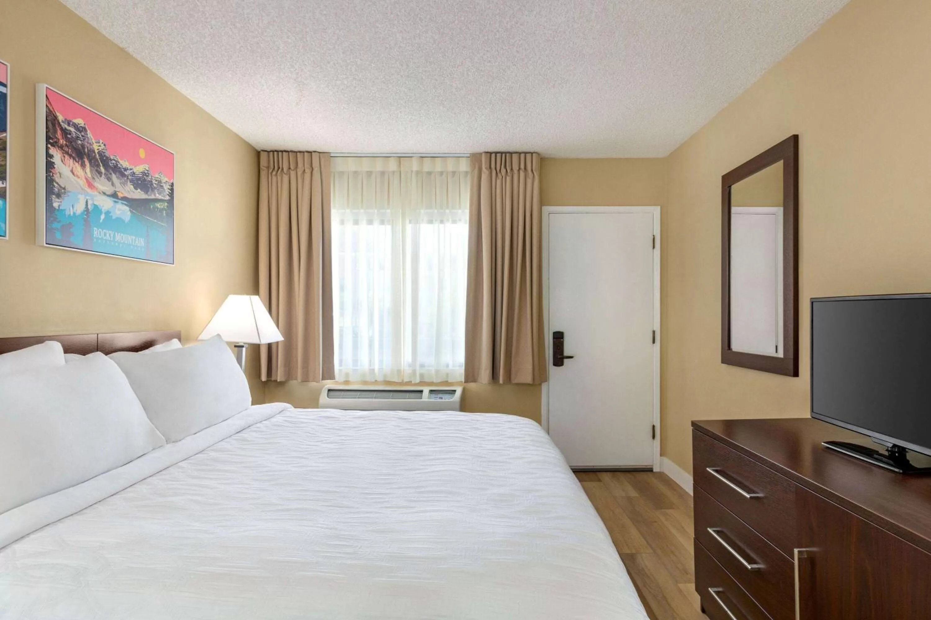 Bedroom in Travelodge by Wyndham Presidio San Francisco